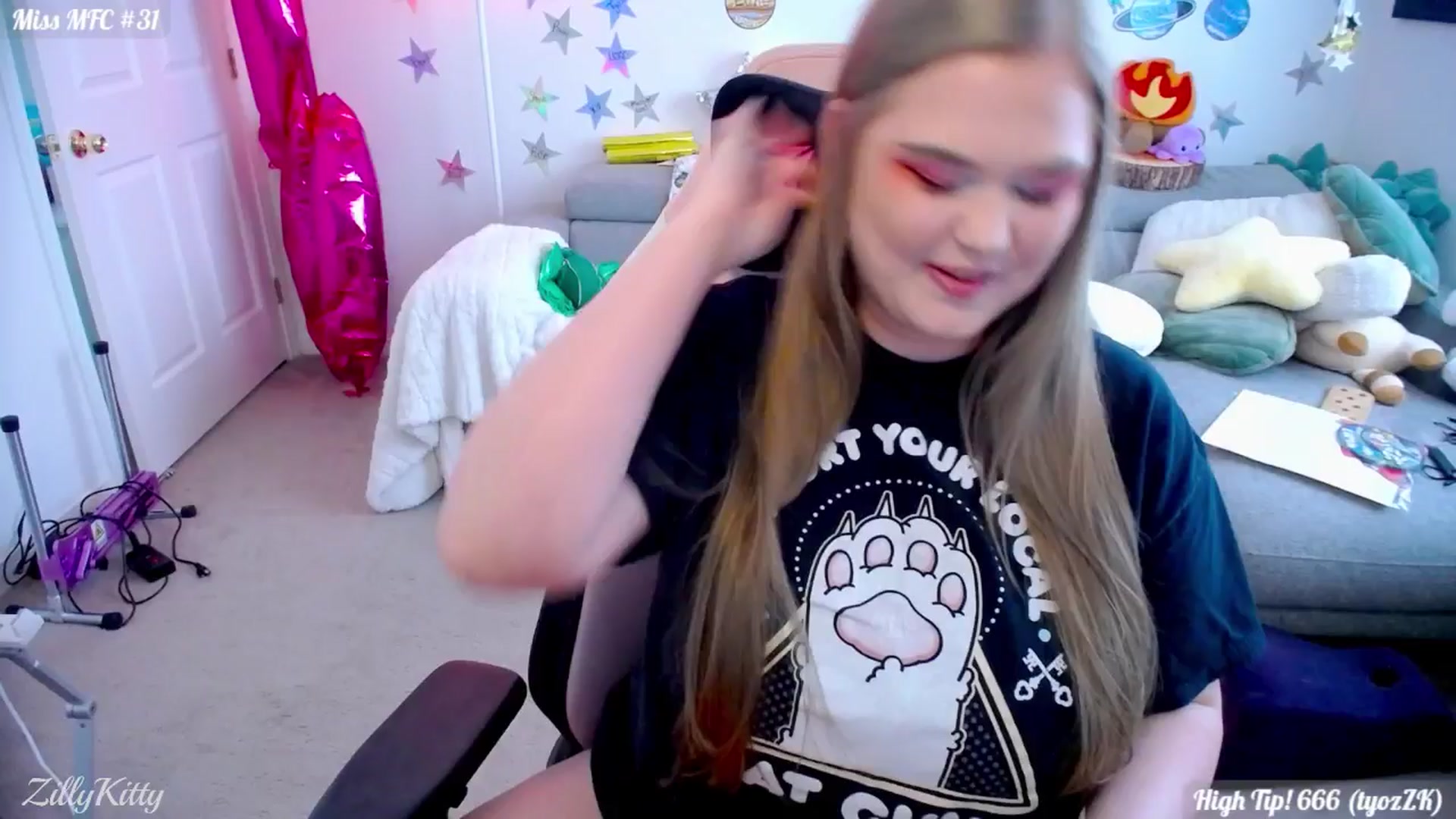 Gallery image thumbnail from ZillyKitty's myfreecams stream on, 07/25/2025, 22:07 image 16 of 20