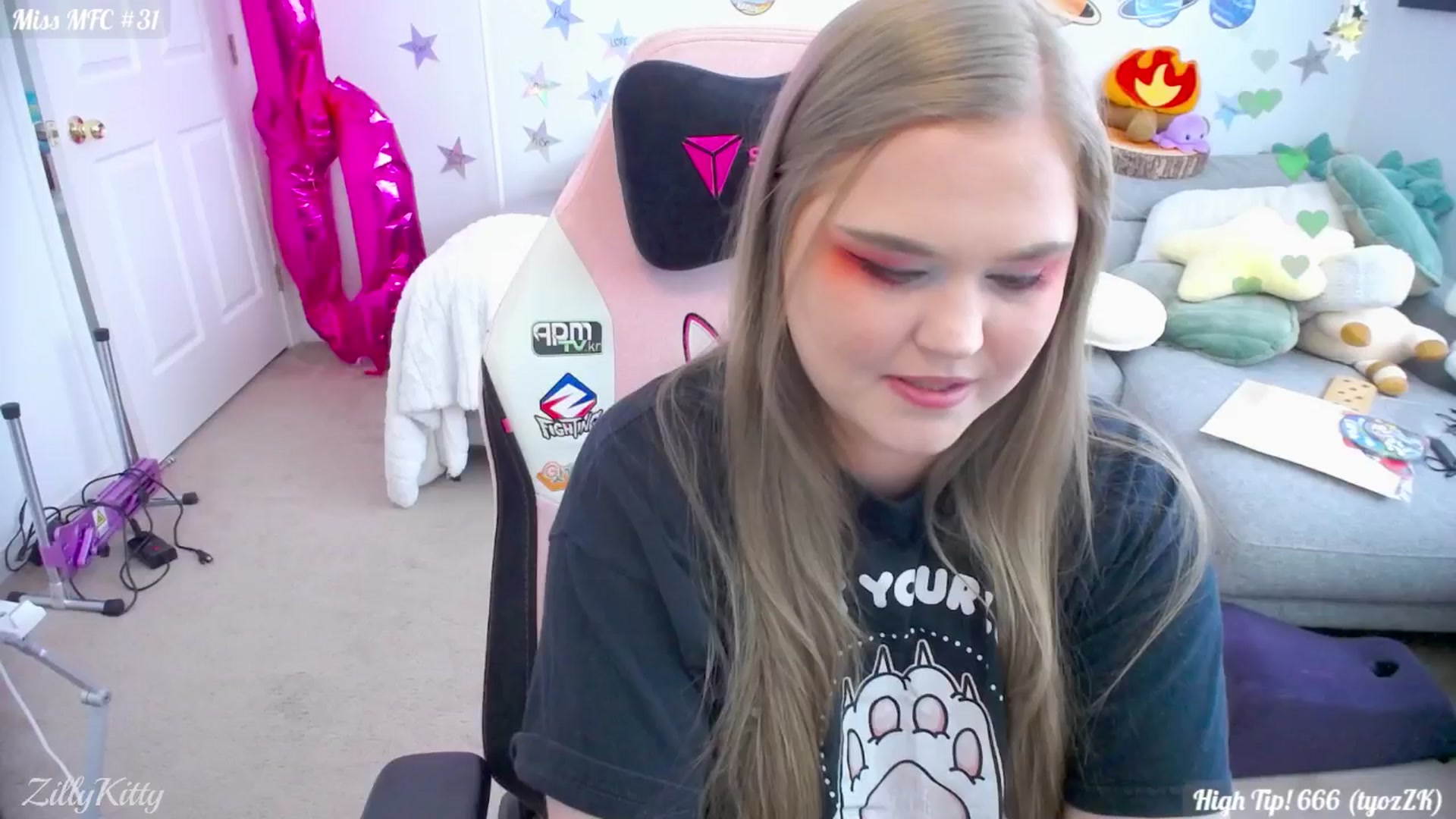 Gallery image thumbnail from ZillyKitty's myfreecams stream on, 07/25/2025, 22:07 image 12 of 20
