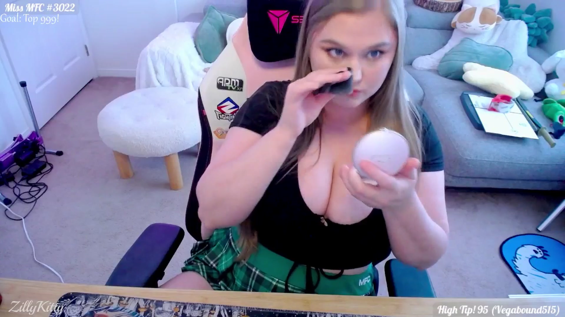 Gallery image thumbnail from ZillyKitty's myfreecams stream on, 08/16/2025, 24:14 image 8 of 20