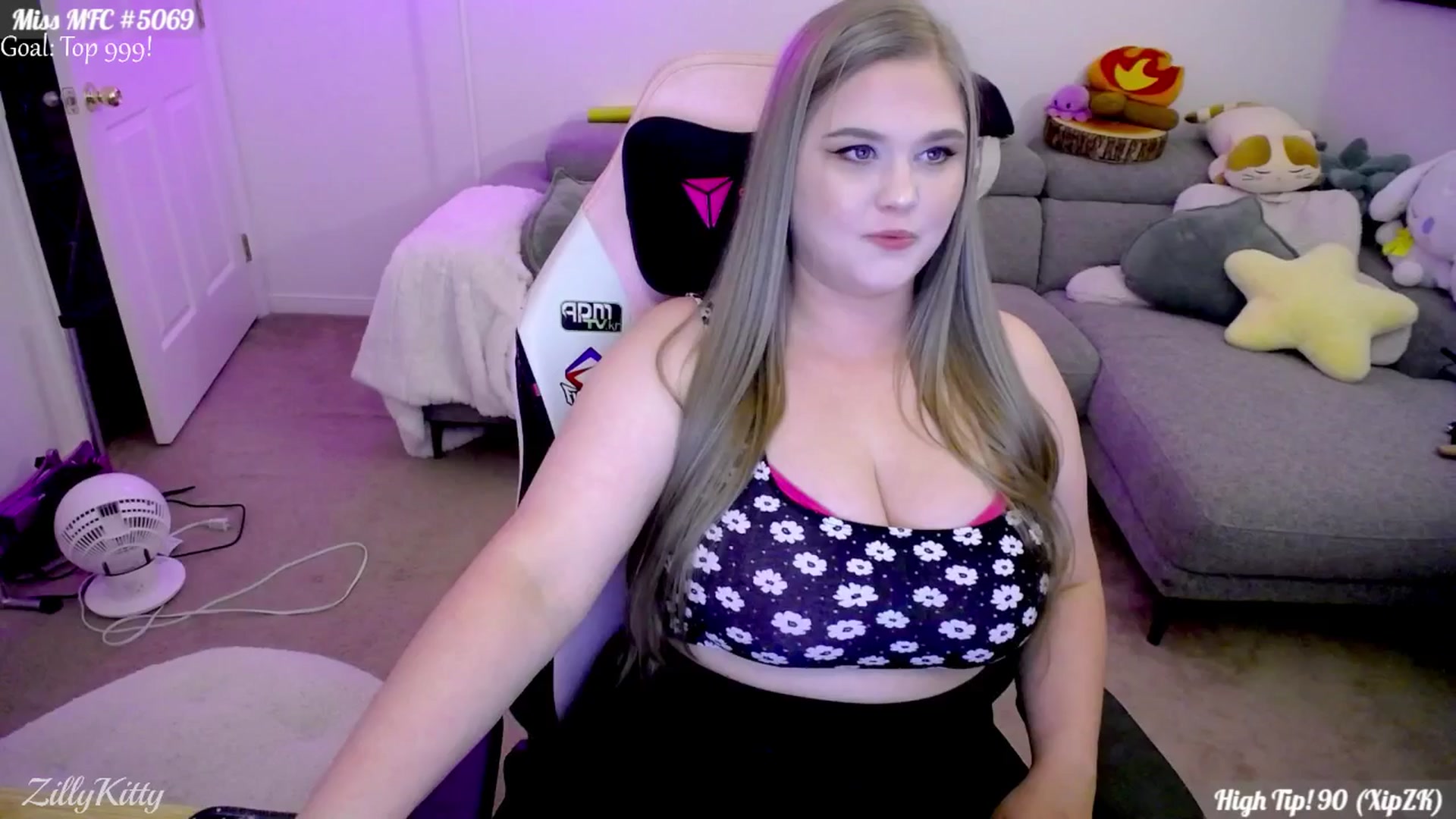 Gallery image thumbnail from ZillyKitty's myfreecams stream on, 09/04/2025, 24:55 image 13 of 20