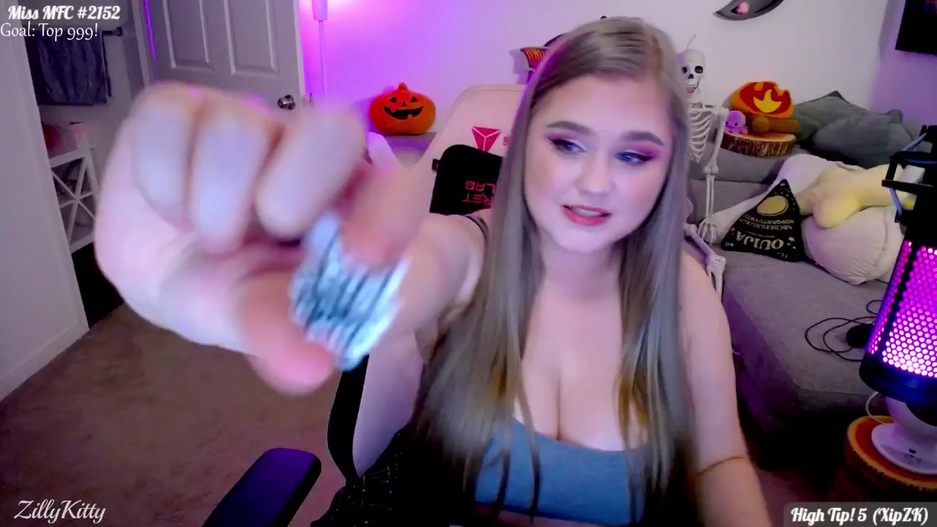 Gallery image thumbnail from ZillyKitty's myfreecams stream on, 09/23/2025, 01:22 image 3 of 20
