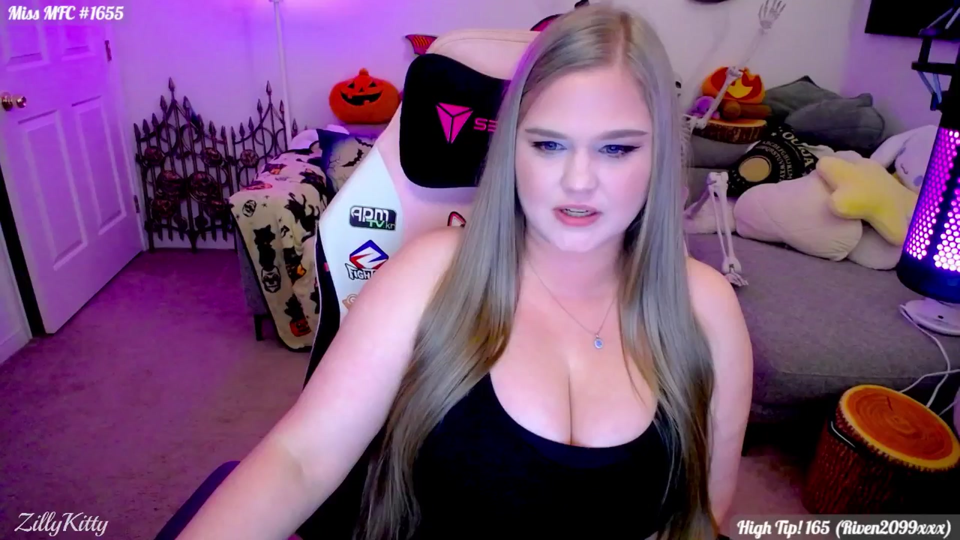 Gallery image thumbnail from ZillyKitty's myfreecams stream on, 09/27/2025, 24:02 image 20 of 20