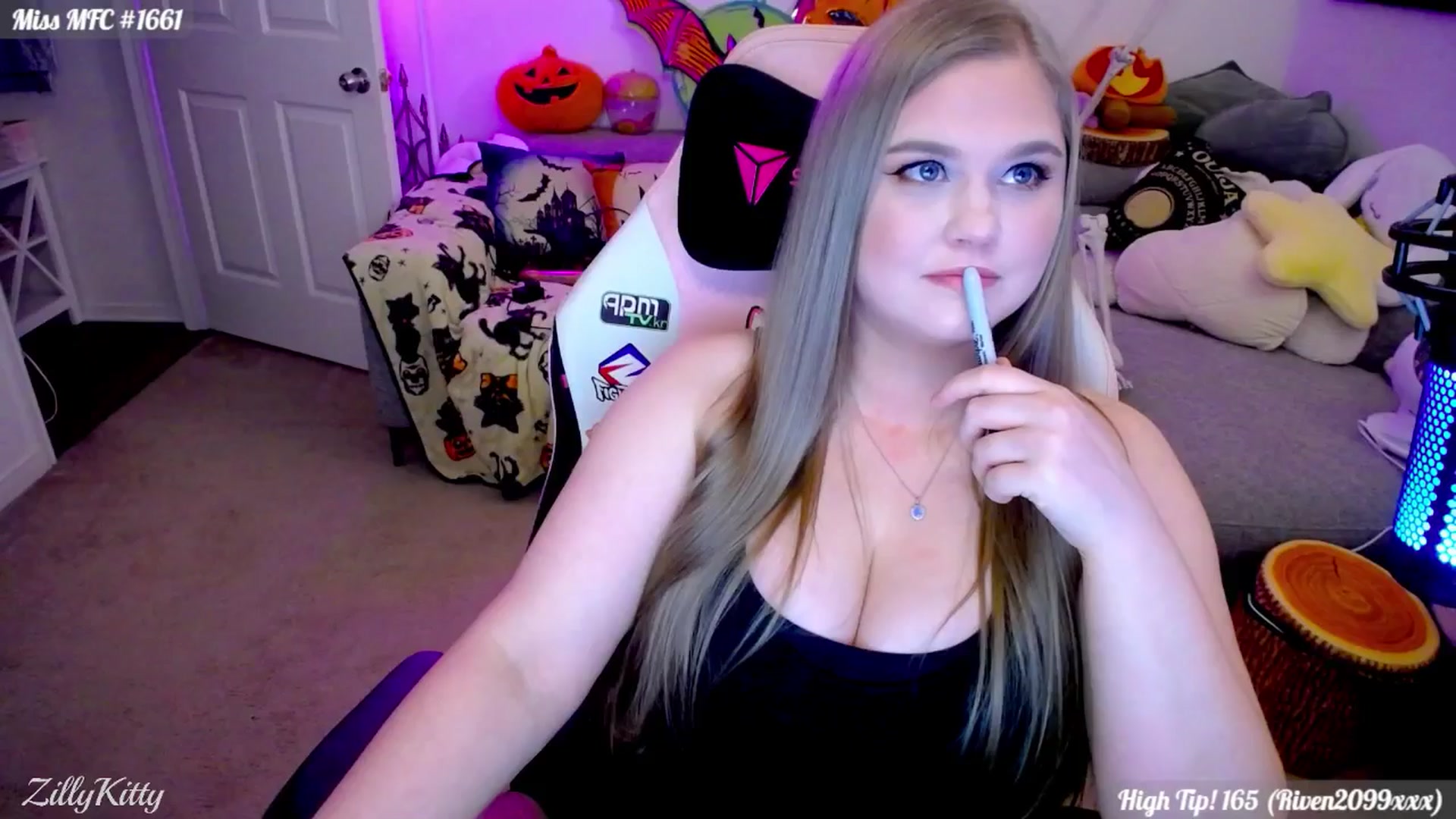 Gallery image thumbnail from ZillyKitty's myfreecams stream on, 09/27/2025, 24:02 image 11 of 20