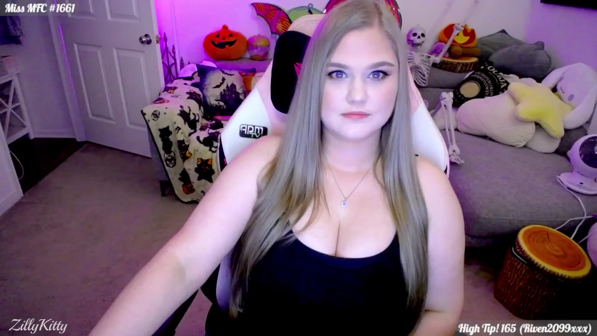 Gallery image thumbnail from ZillyKitty's myfreecams stream on, 09/27/2025, 24:02 image 7 of 20