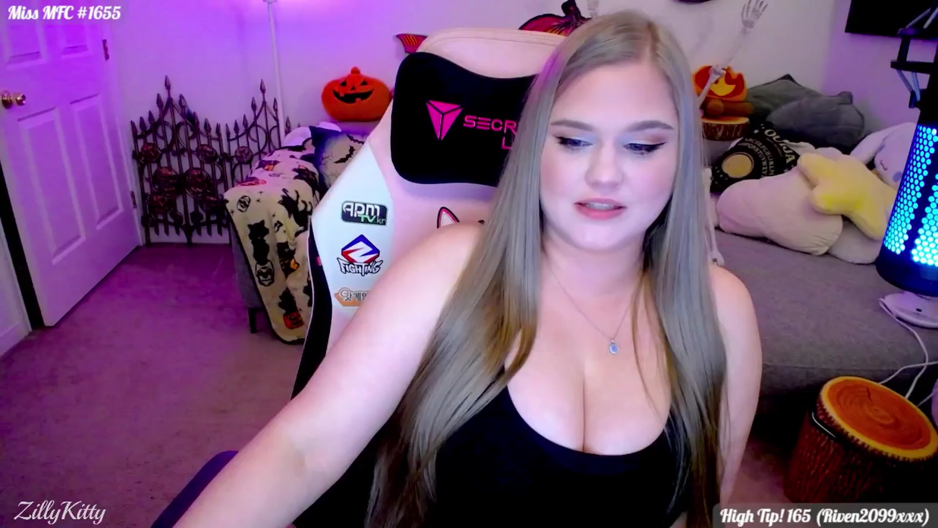 Gallery image thumbnail from ZillyKitty's myfreecams stream on, 09/27/2025, 01:37 image 19 of 20