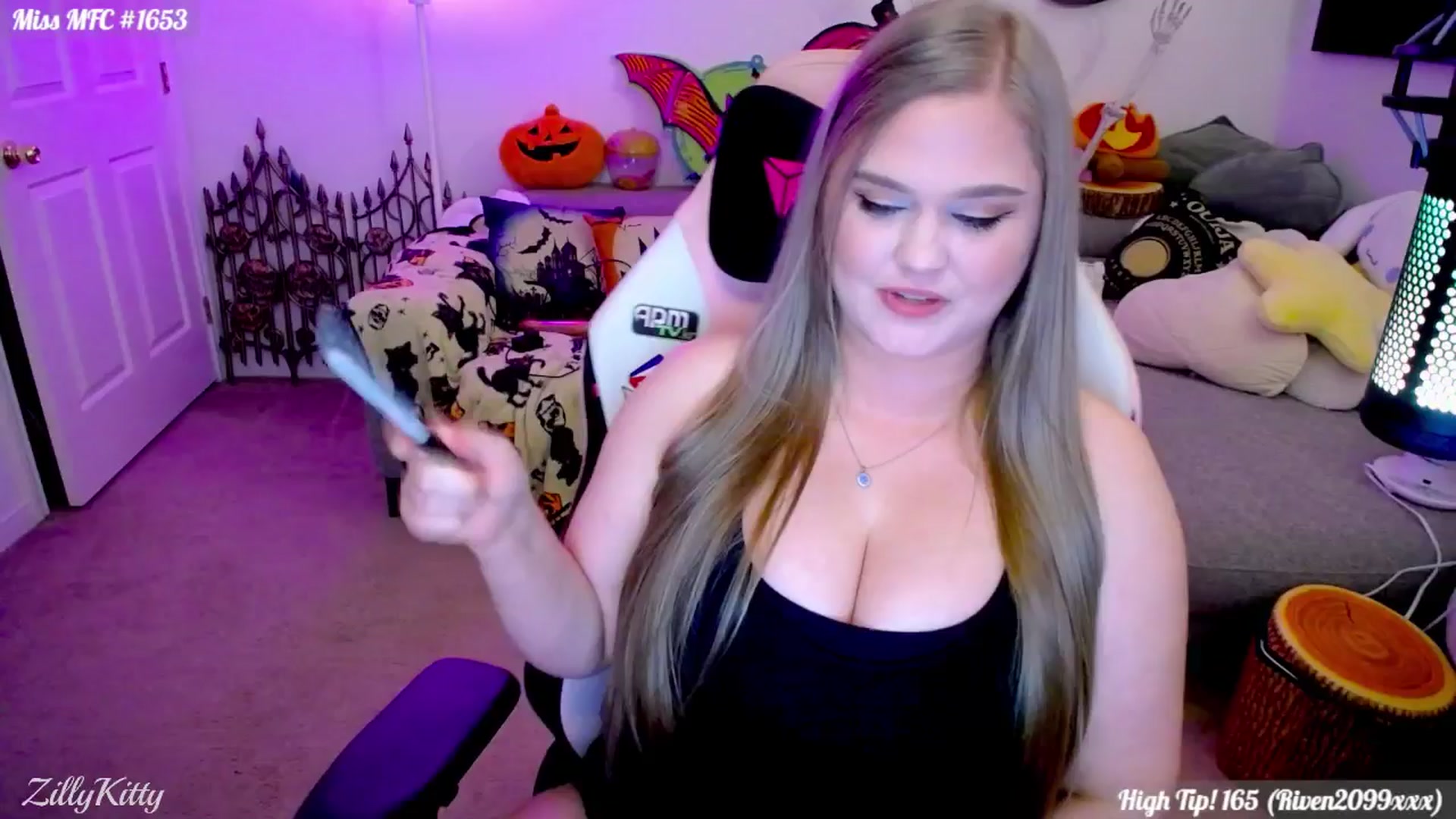 Gallery image thumbnail from ZillyKitty's myfreecams stream on, 09/27/2025, 01:37 image 12 of 20