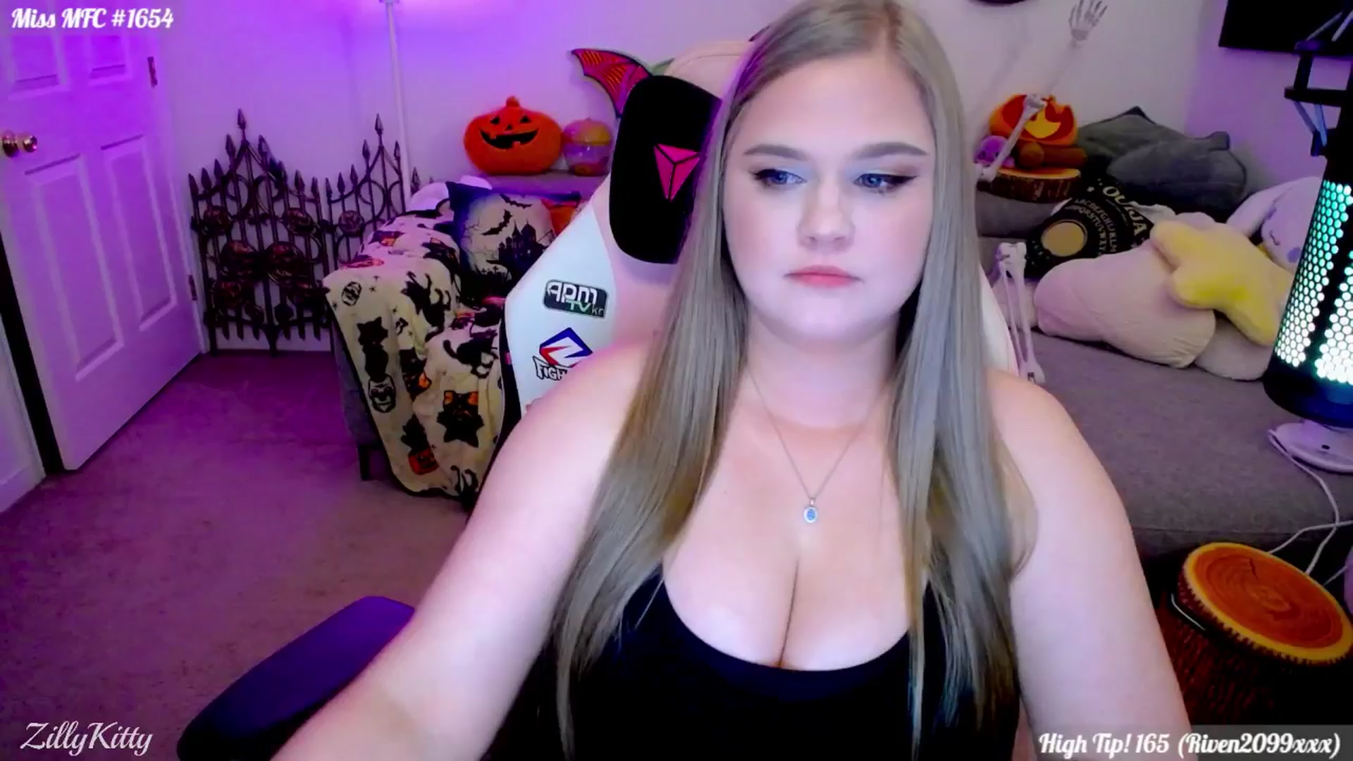 Gallery image thumbnail from ZillyKitty's myfreecams stream on, 09/27/2025, 01:37 image 16 of 20