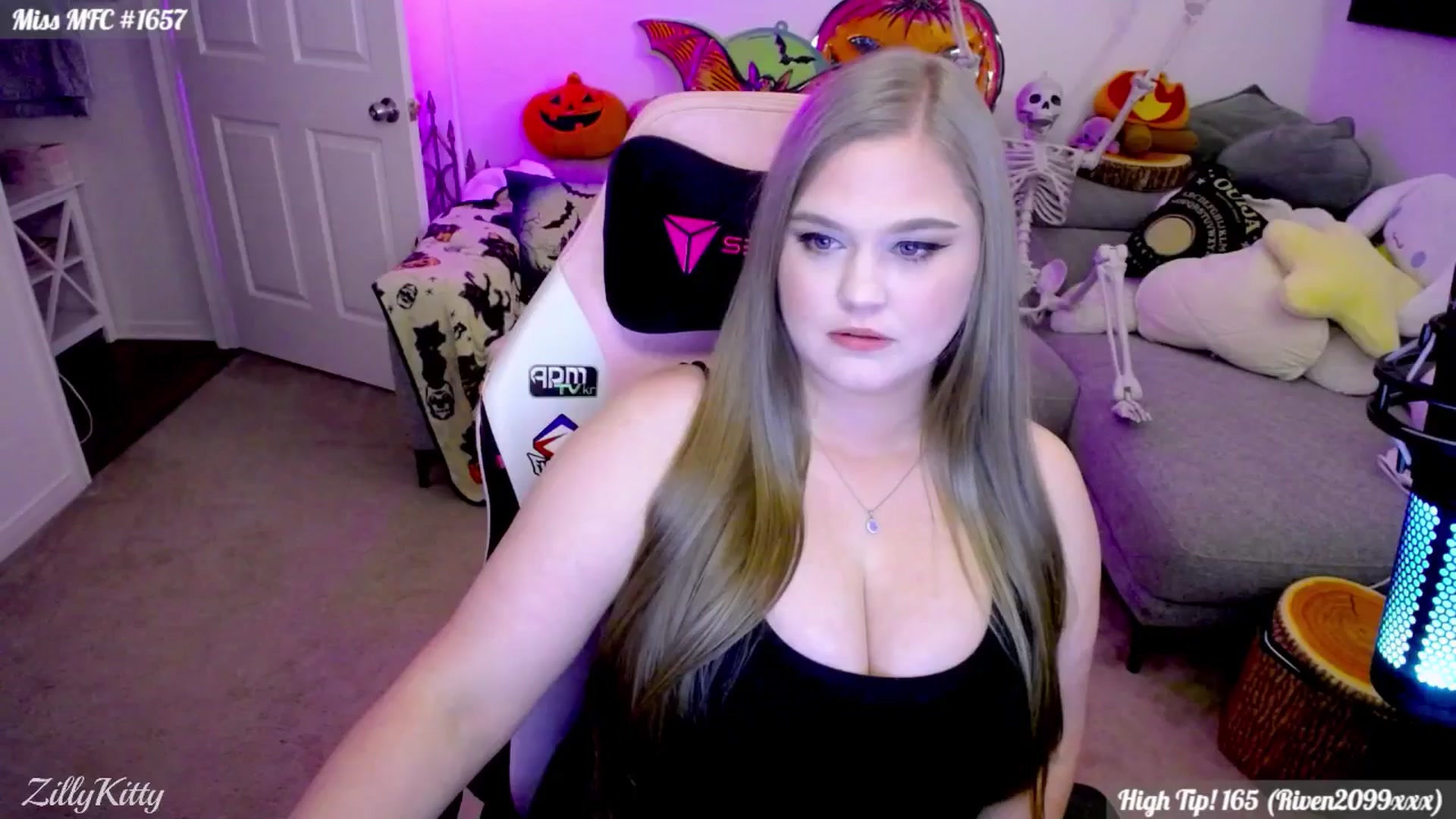 Gallery image thumbnail from ZillyKitty's myfreecams stream on, 09/27/2025, 01:37 image 7 of 20