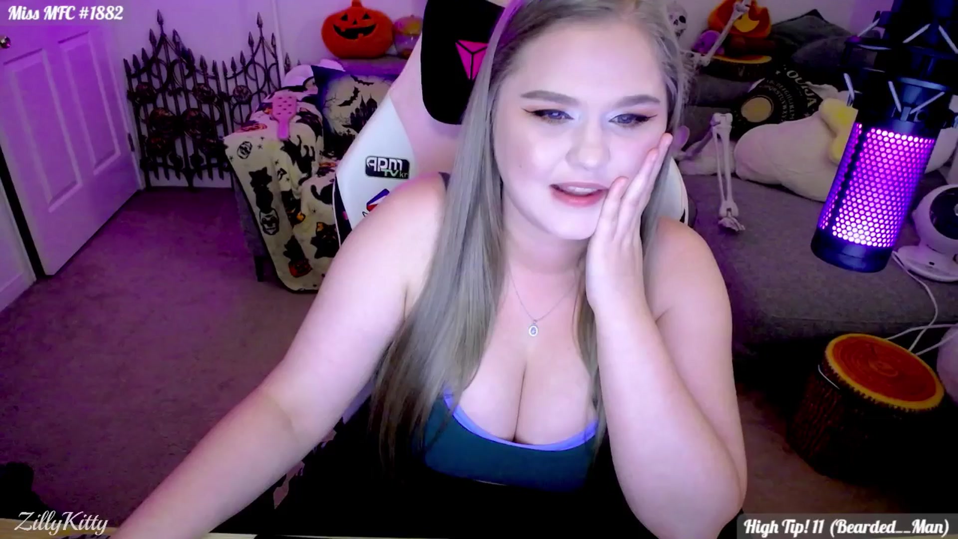 Gallery image thumbnail from ZillyKitty's myfreecams stream on, 10/01/2025, 01:15 image 5 of 20