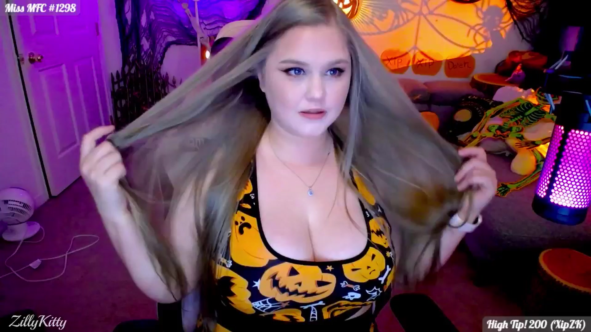 Gallery image thumbnail from ZillyKitty's myfreecams stream on, 10/02/2025, 03:03 image 7 of 20