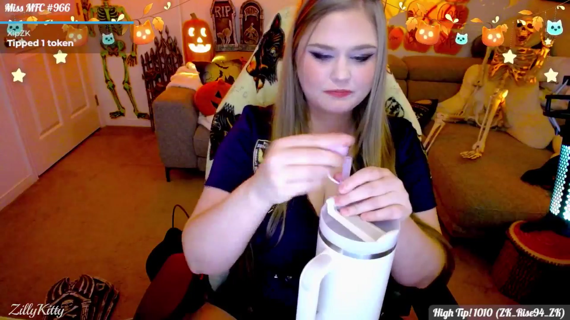 Gallery image thumbnail from ZillyKitty's myfreecams stream on, 10/15/2025, 24:06 image 13 of 20