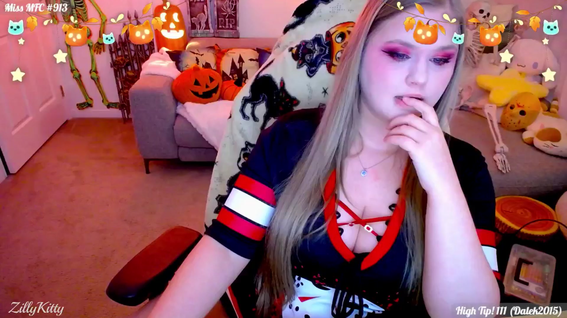 Gallery image thumbnail from ZillyKitty's myfreecams stream on, 10/24/2025, 24:03 image 17 of 20