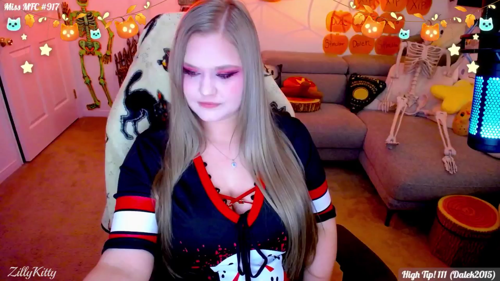 Gallery image thumbnail from ZillyKitty's myfreecams stream on, 10/24/2025, 24:03 image 10 of 20