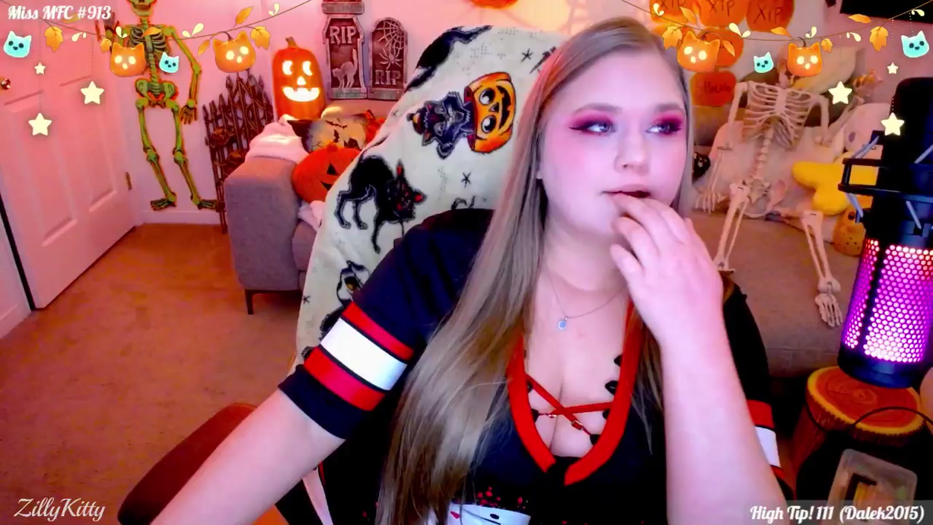 Gallery image thumbnail from ZillyKitty's myfreecams stream on, 10/24/2025, 24:46 image 19 of 20