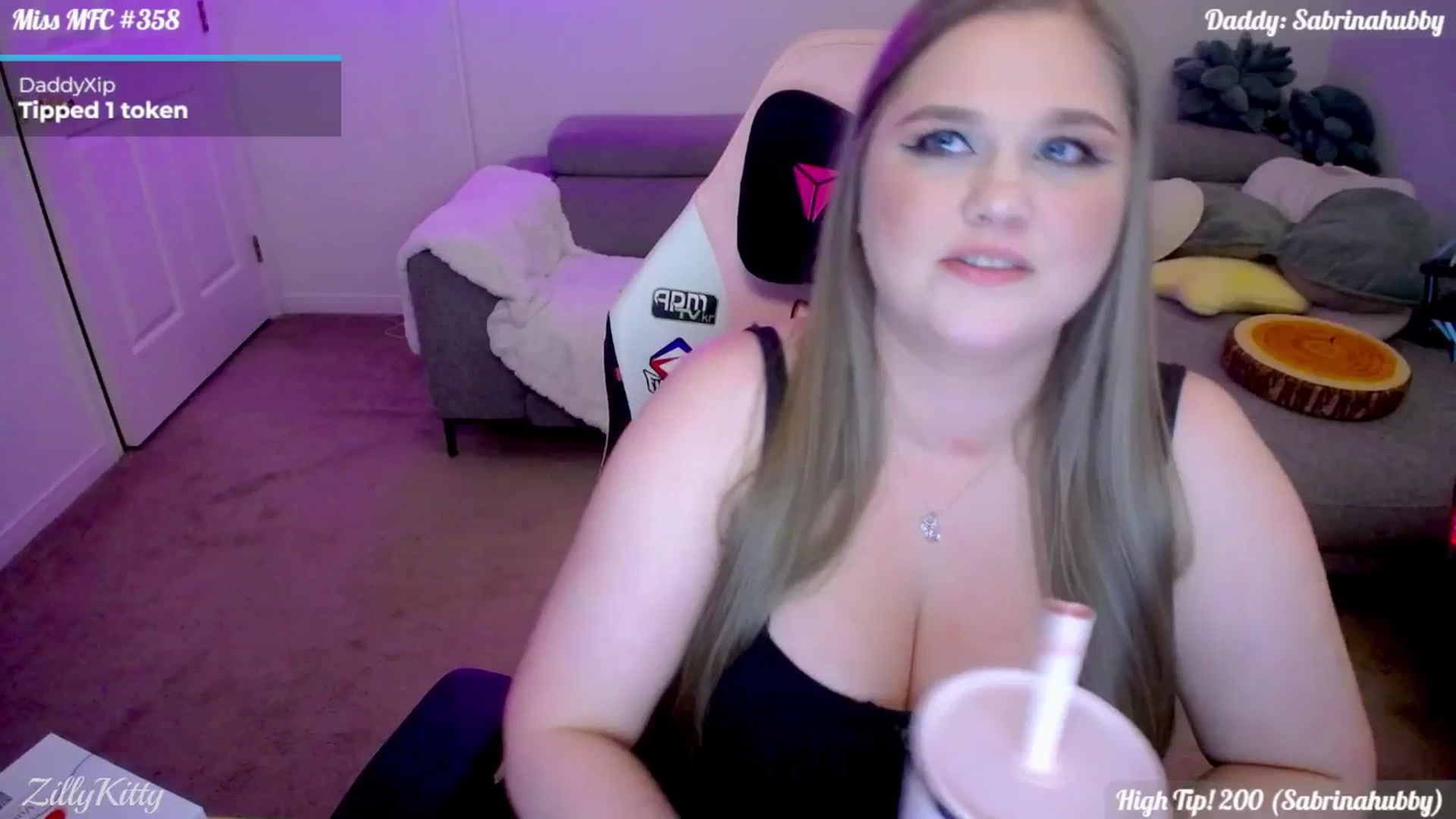 Gallery image thumbnail from ZillyKitty's myfreecams stream on, 04/19/2026, 24:58 image 8 of 20