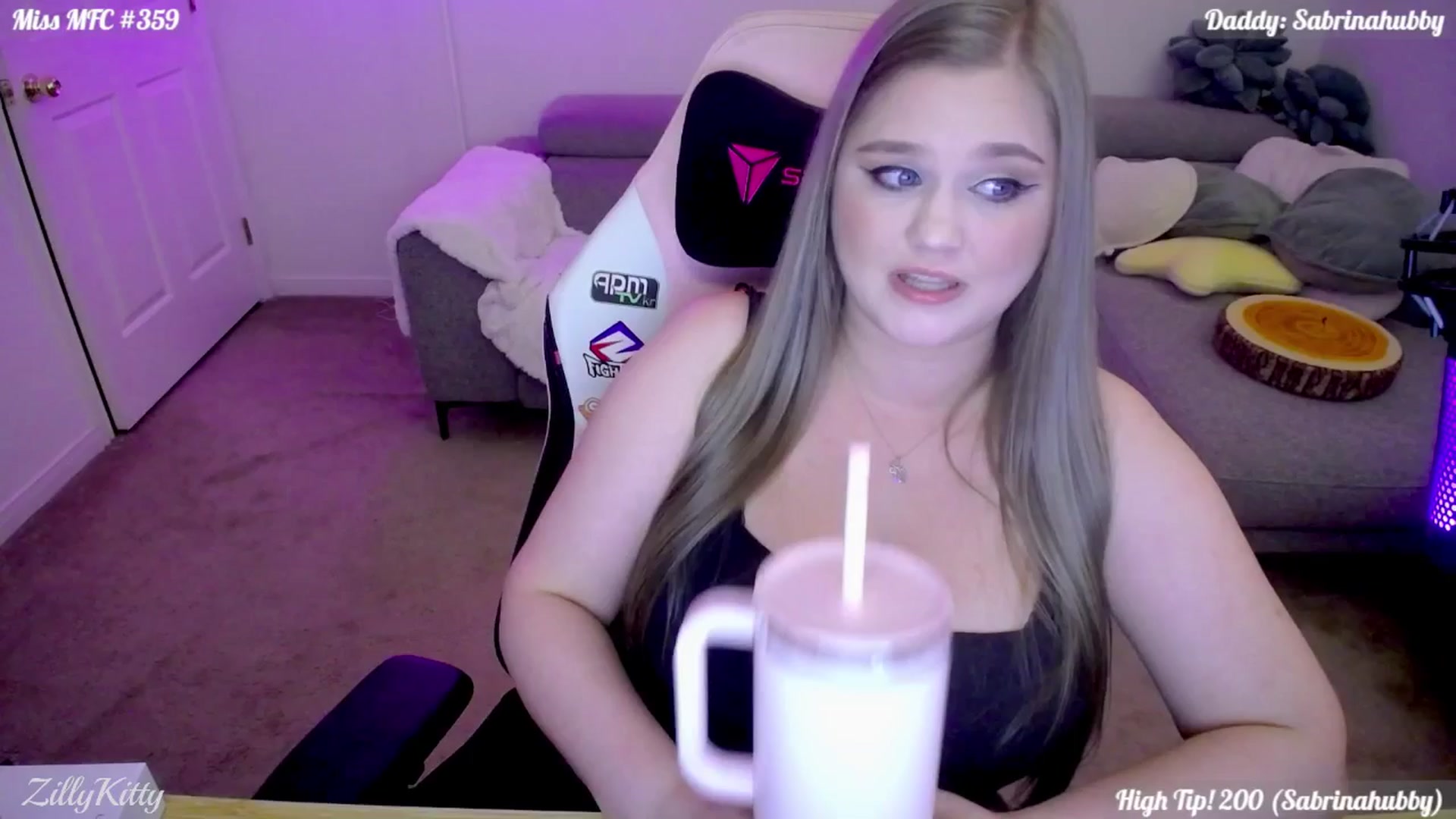 Gallery image thumbnail from ZillyKitty's myfreecams stream on, 04/19/2026, 24:58 image 15 of 20