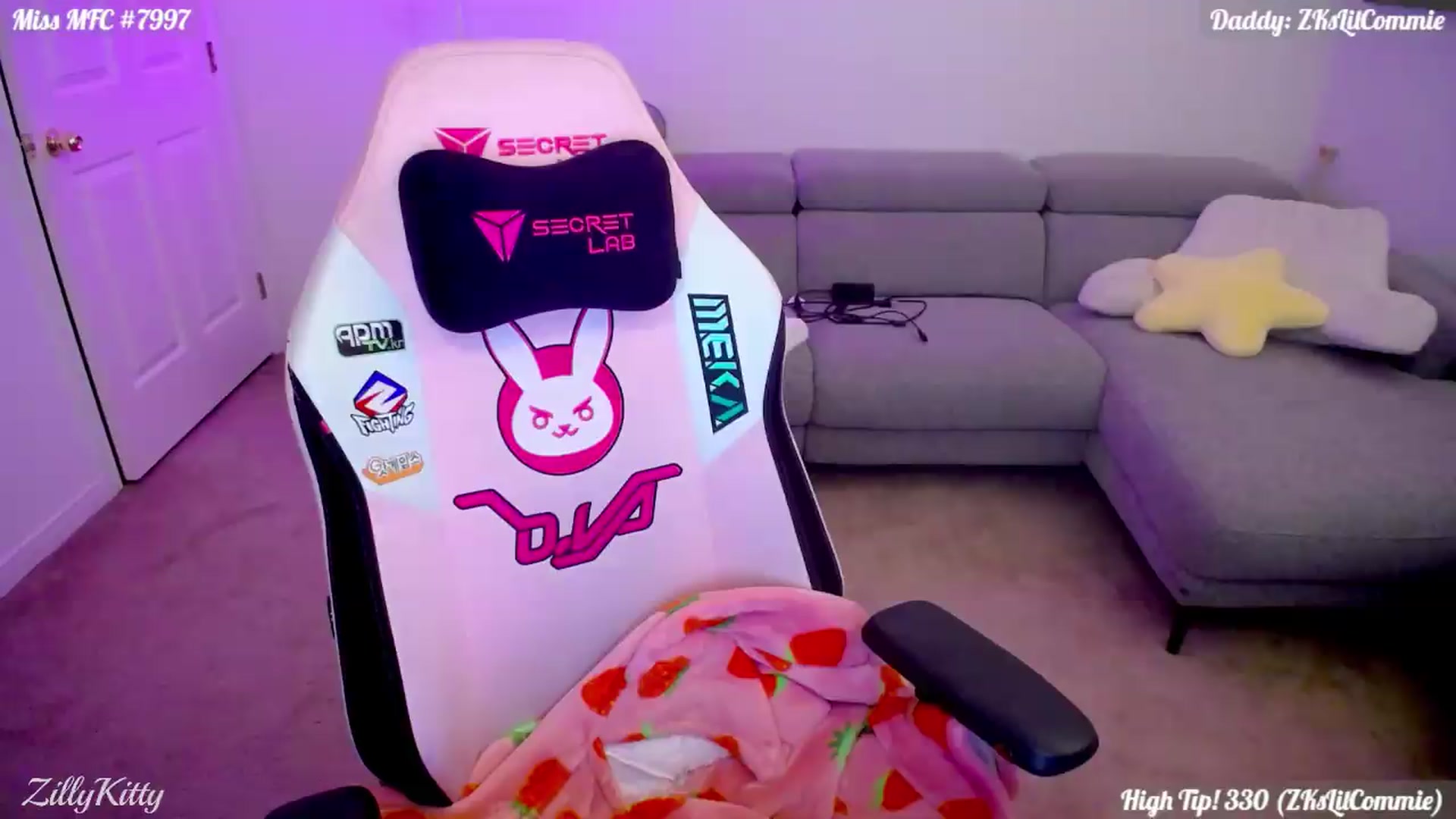 Gallery image thumbnail from ZillyKitty's myfreecams stream on, 05/15/2026, 01:21 image 4 of 20