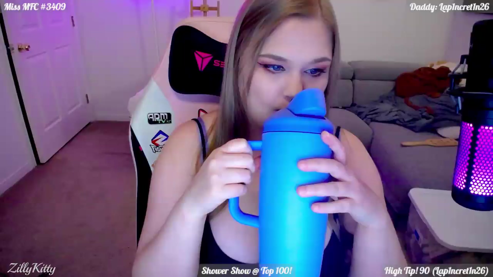 Gallery image thumbnail from ZillyKitty's myfreecams stream on, 08/16/2026, 24:25 image 13 of 20