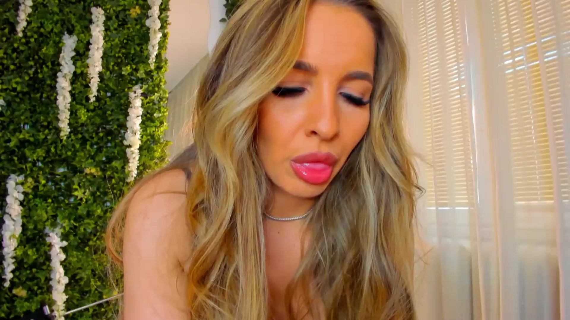 Gallery image thumbnail from ZinaSquirts's myfreecams stream on, 03/21/2025, 13:12 image 12 of 20