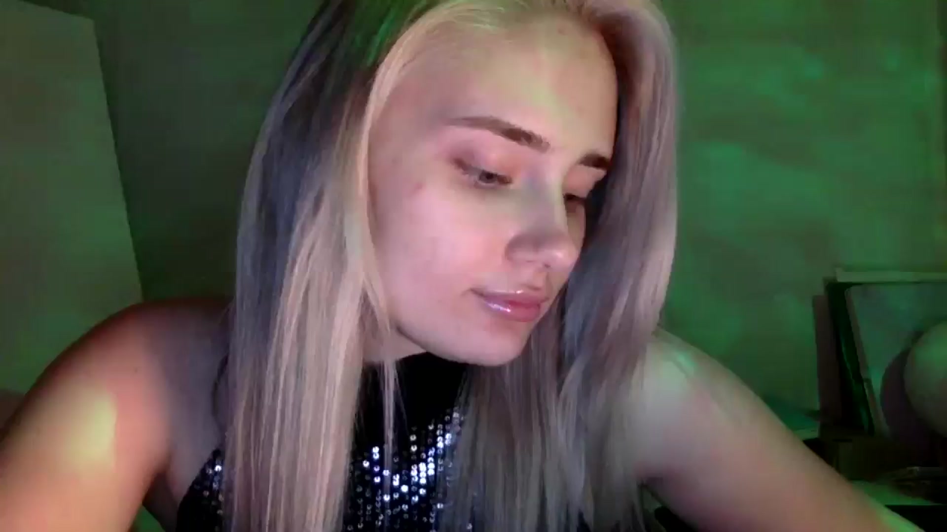 Gallery image thumbnail from Zirelyn's myfreecams stream on, 04/05/2026, 18:17 image 16 of 20