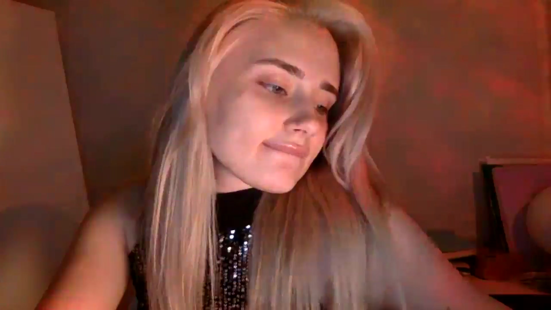 Gallery image thumbnail from Zirelyn's myfreecams stream on, 04/05/2026, 18:17 image 7 of 20