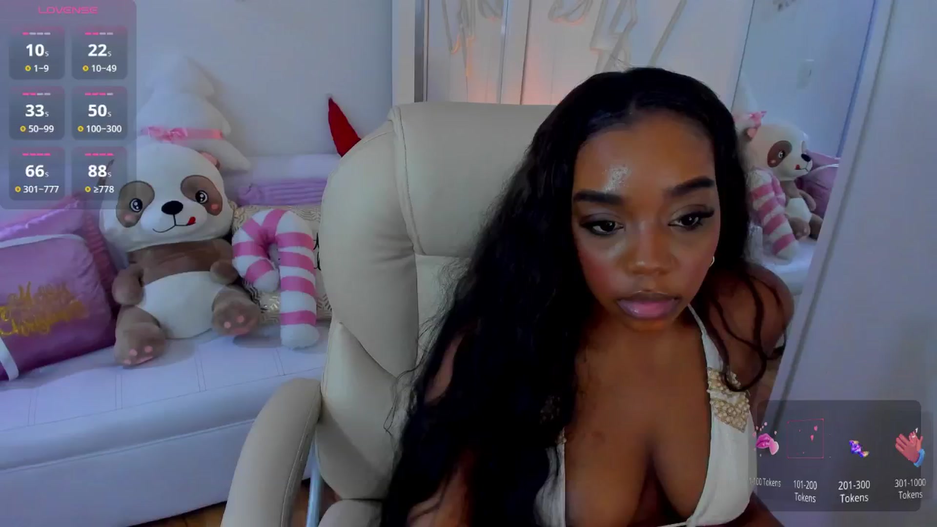 Gallery image thumbnail from Zobe_love's myfreecams stream on, 12/25/2024, 21:07 image 6 of 20