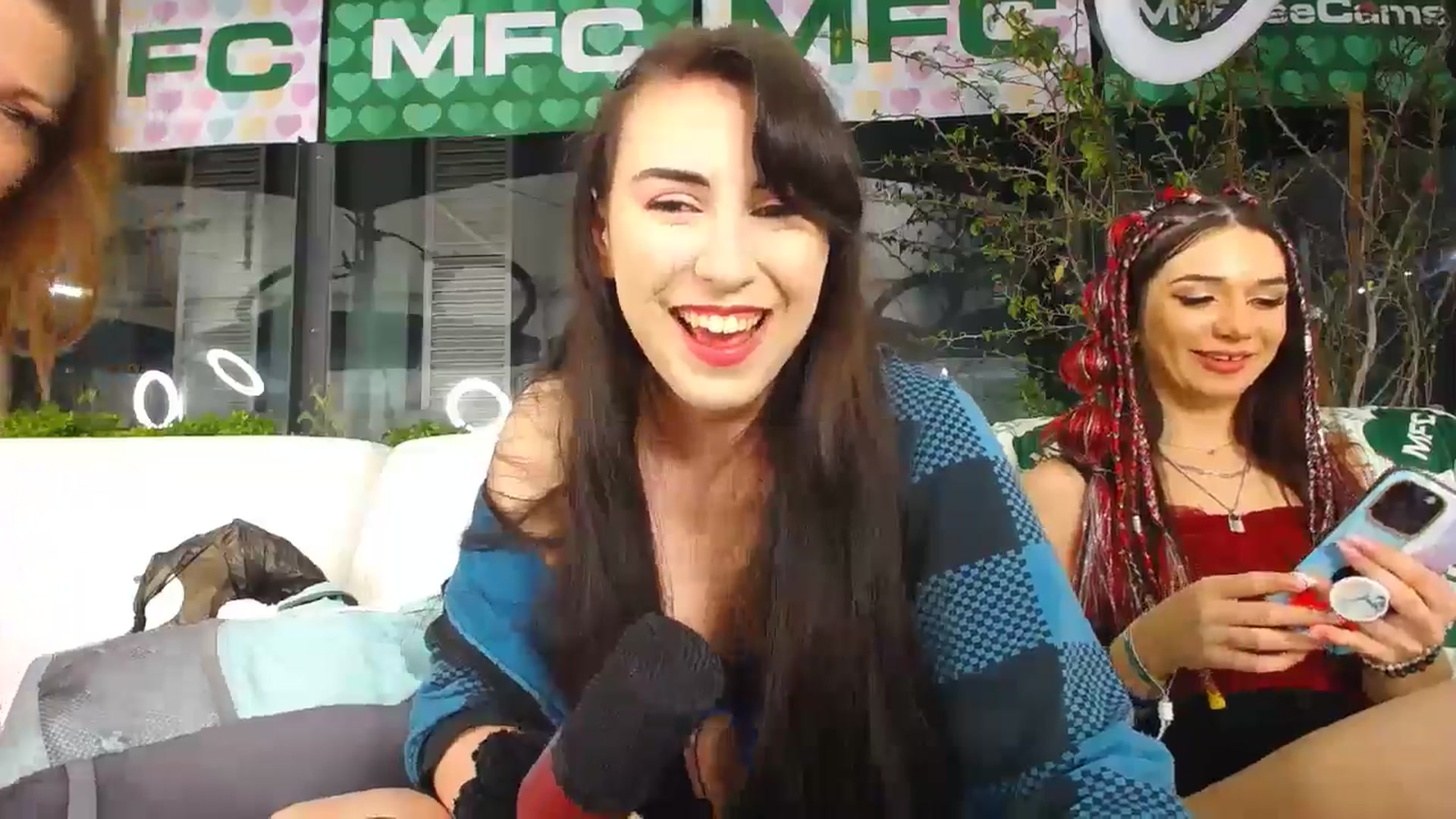 Gallery image thumbnail from Zobot's myfreecams stream on, 05/21/2024, 07:31 image 8 of 20
