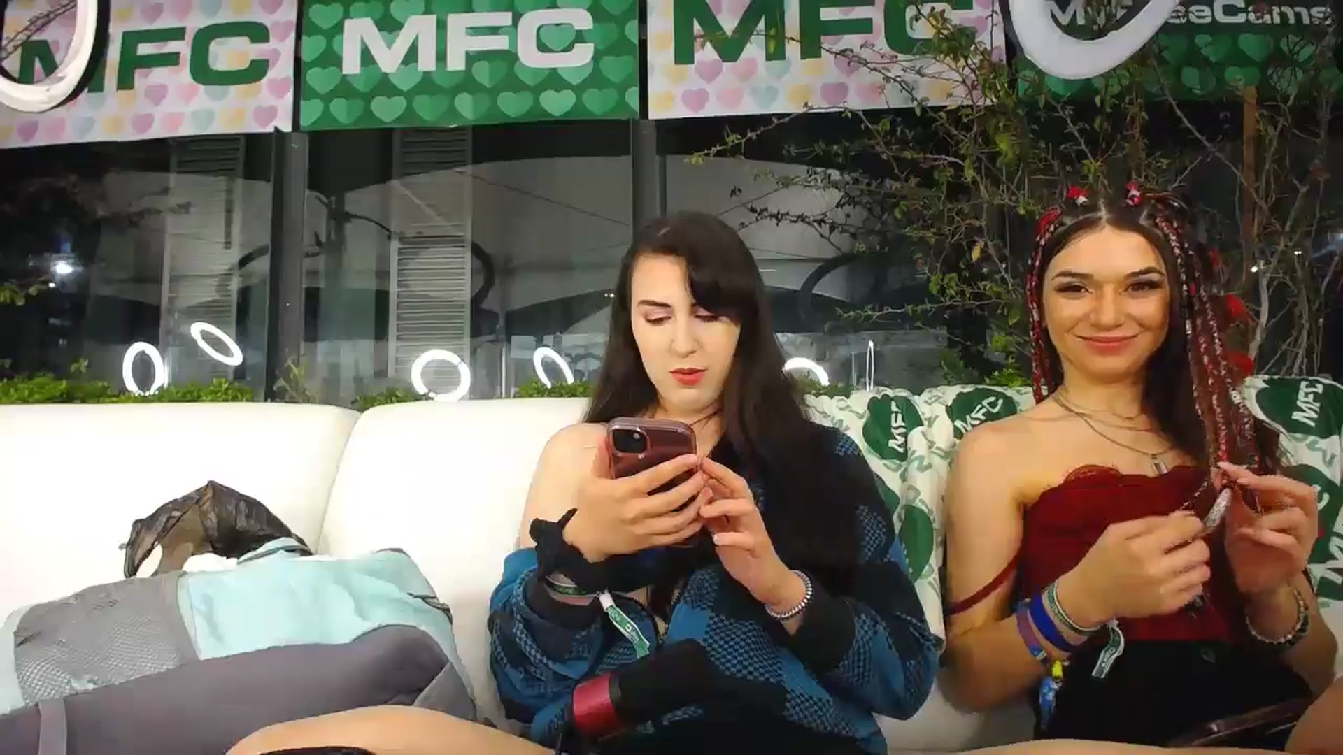 Gallery image thumbnail from Zobot's myfreecams stream on, 05/21/2024, 07:31 image 14 of 20