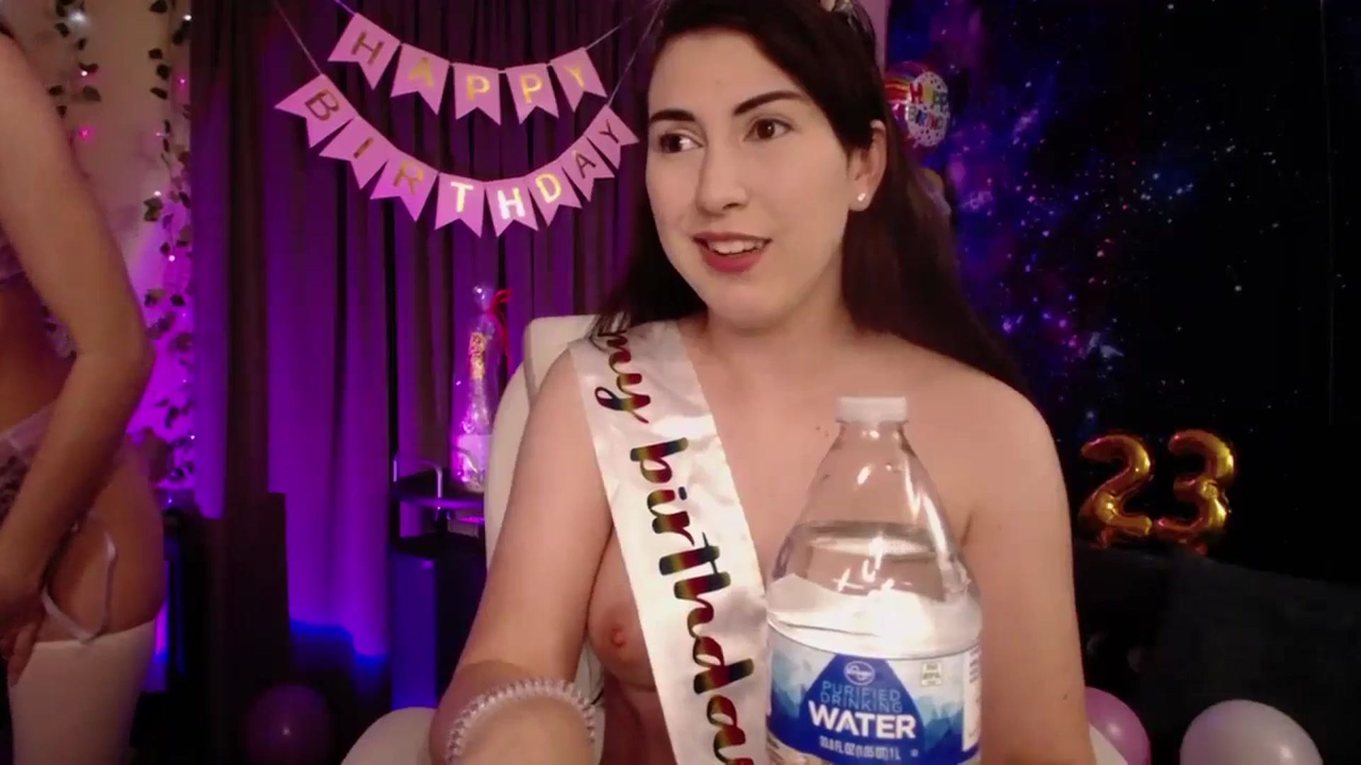 Gallery image thumbnail from Zobot's myfreecams stream on, 05/26/2024, 06:21 image 8 of 20