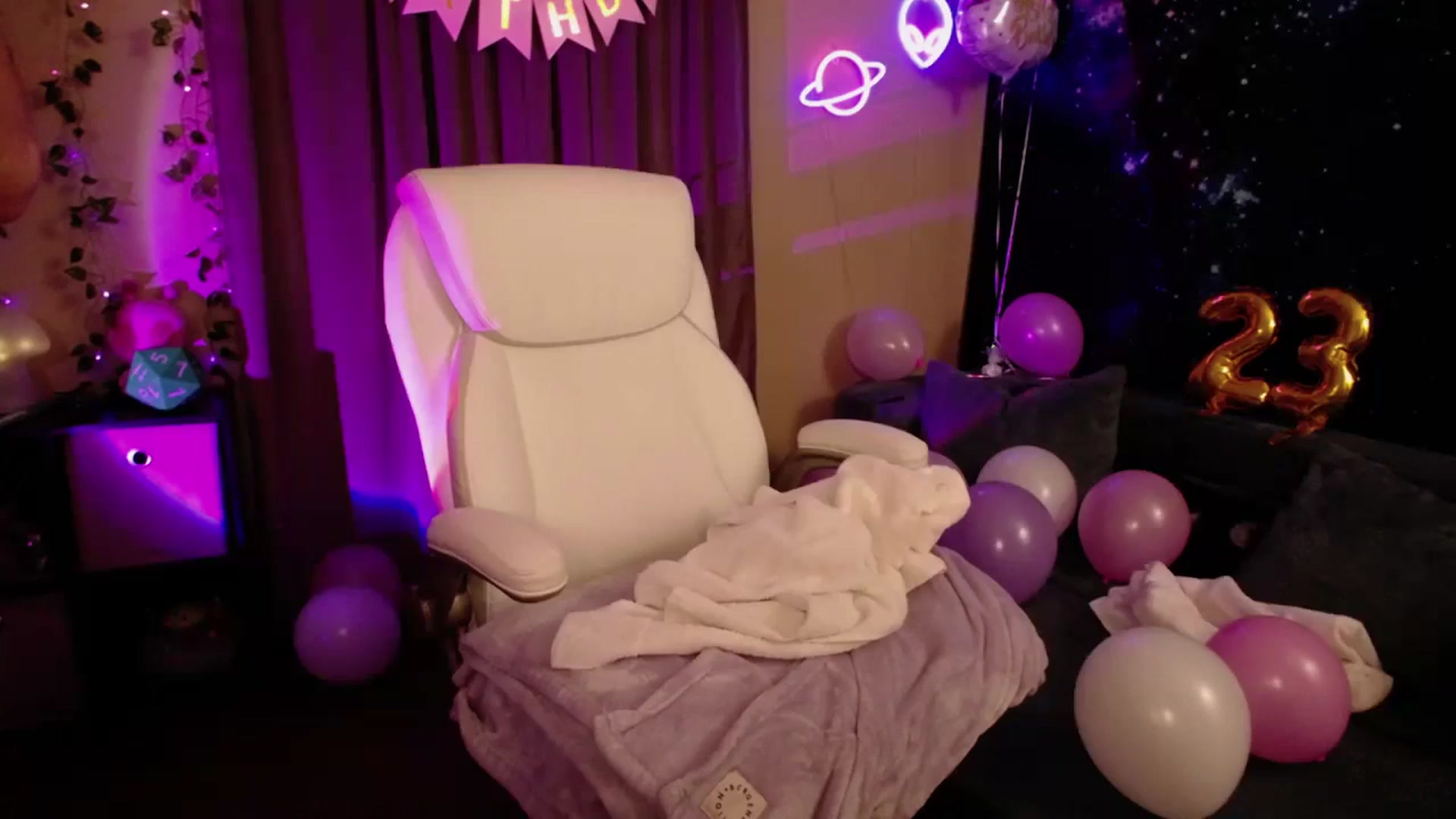 Gallery image thumbnail from Zobot's myfreecams stream on, 05/26/2024, 07:25 image 20 of 20