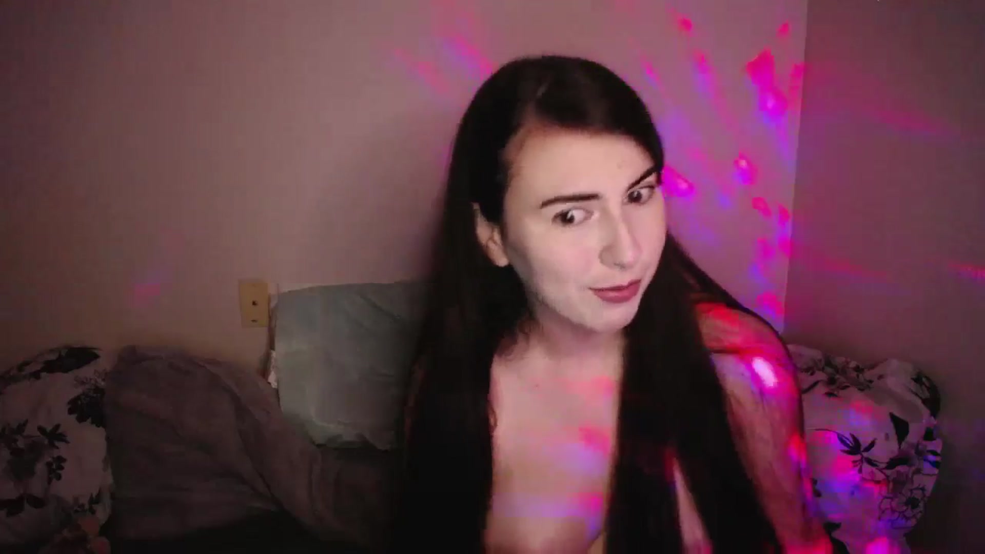 Gallery image thumbnail from Zobot's myfreecams stream on, 08/16/2024, 06:43 image 15 of 20