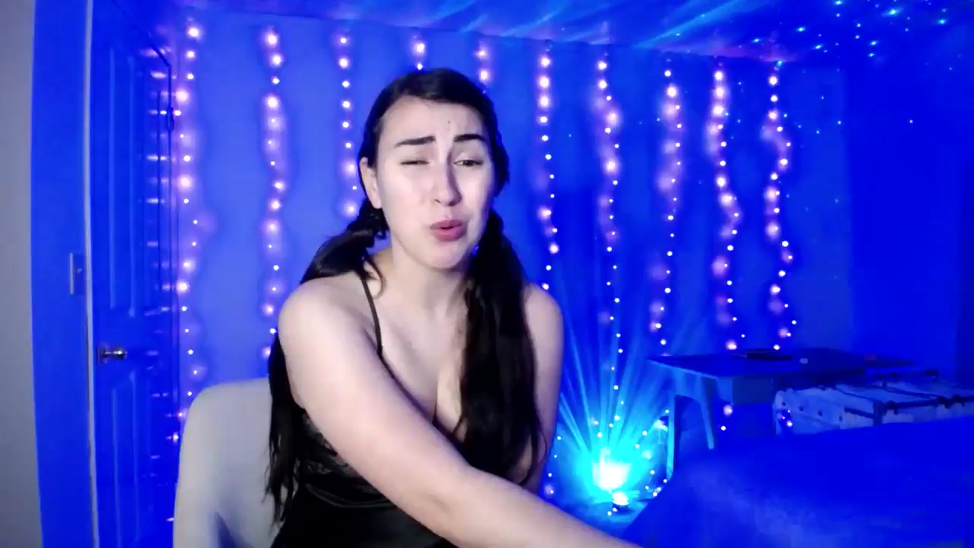 Gallery image thumbnail from Zobot's myfreecams stream on, 11/19/2025, 05:24 image 13 of 20