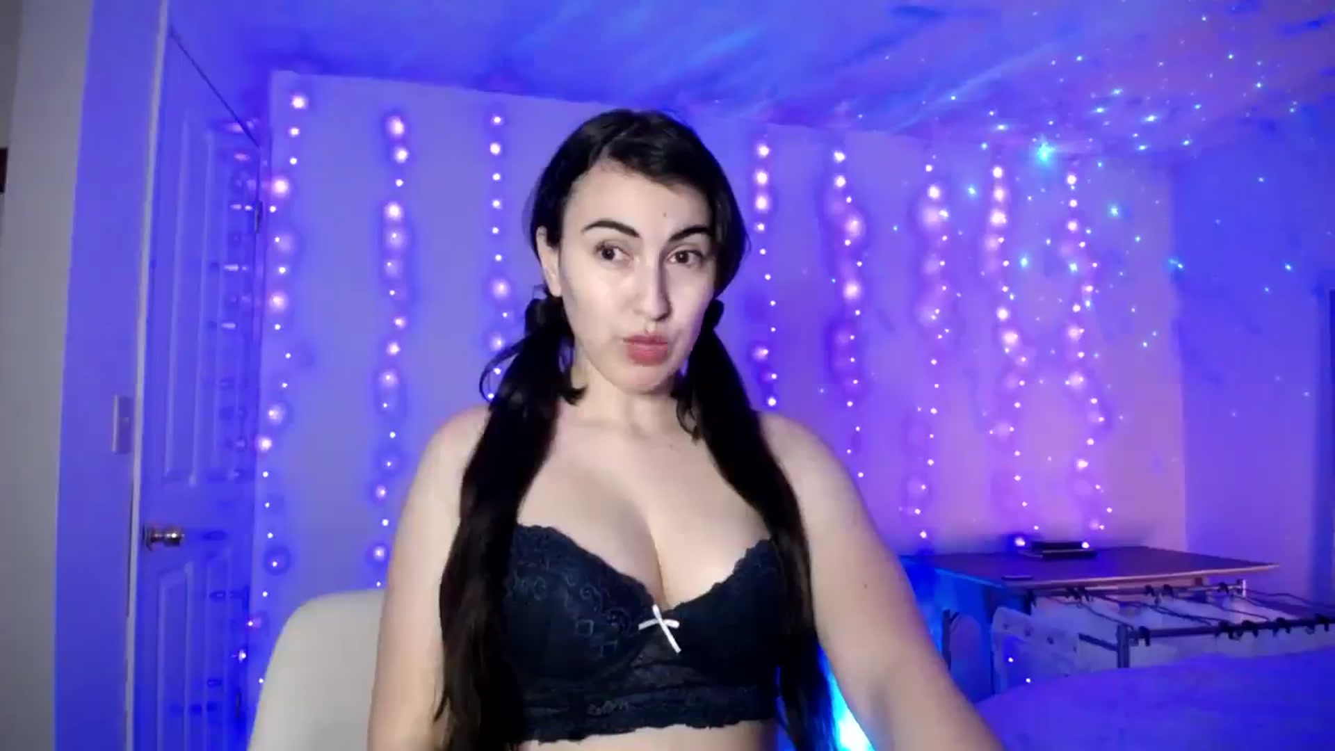 Gallery image thumbnail from Zobot's myfreecams stream on, 11/21/2025, 05:17 image 13 of 20