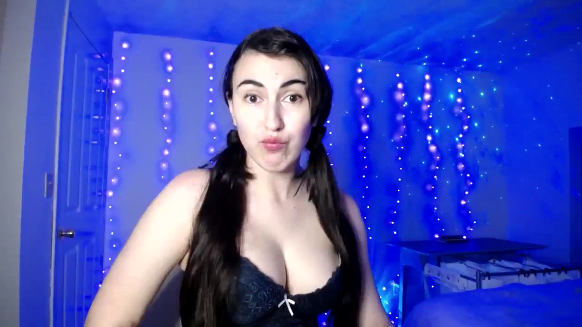 Gallery image thumbnail from Zobot's myfreecams stream on, 11/21/2025, 05:17 image 8 of 20