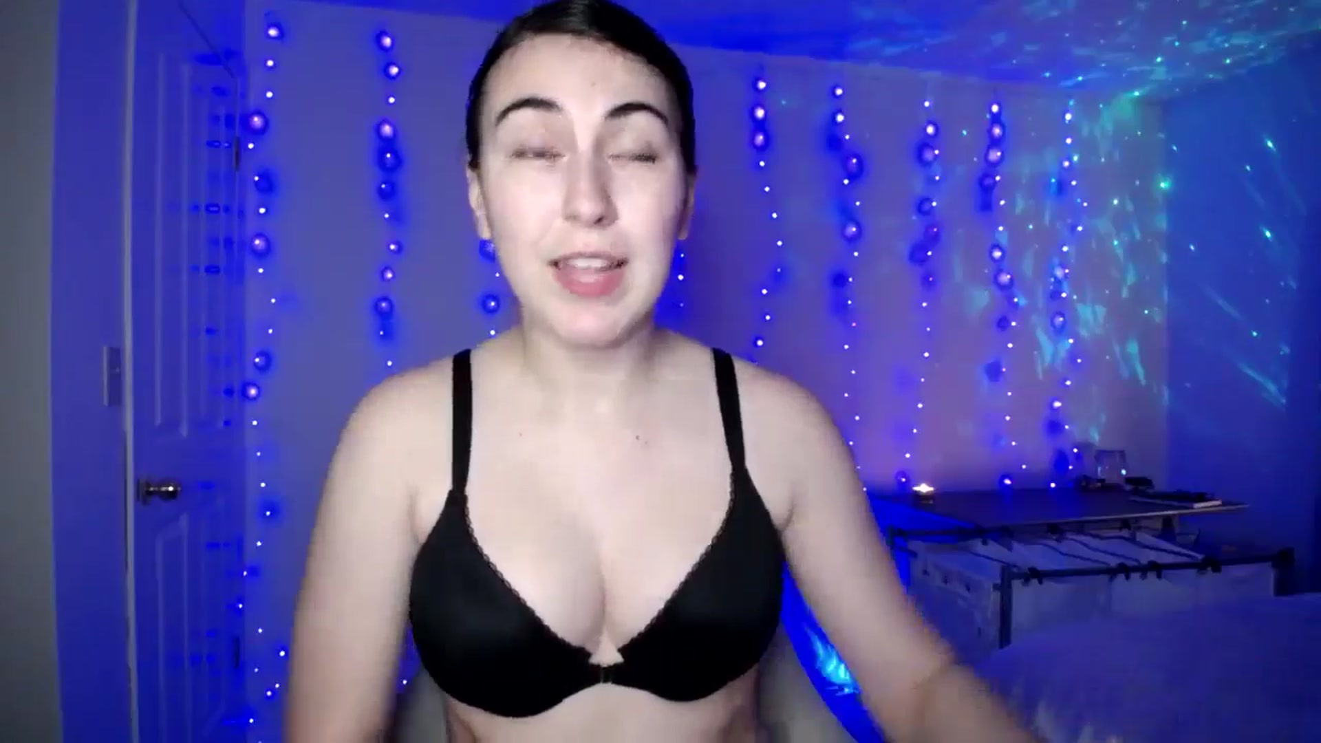 Gallery image thumbnail from Zobot's myfreecams stream on, 12/14/2025, 05:26 image 17 of 20