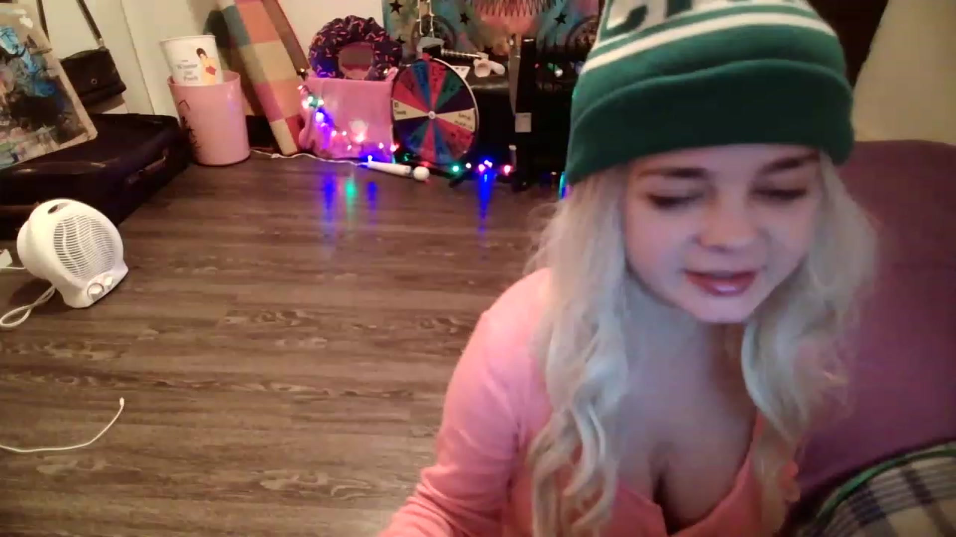 Gallery image thumbnail from ZoeBanx's myfreecams stream on, 01/13/2023, 08:27 image 13 of 20
