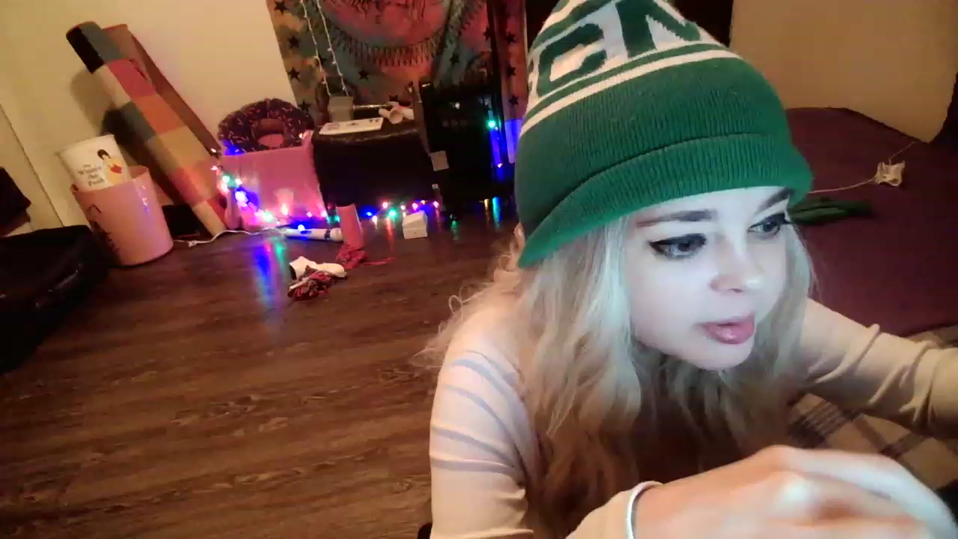 Gallery image thumbnail from ZoeBanx's myfreecams stream on, 01/17/2023, 13:05 image 10 of 20
