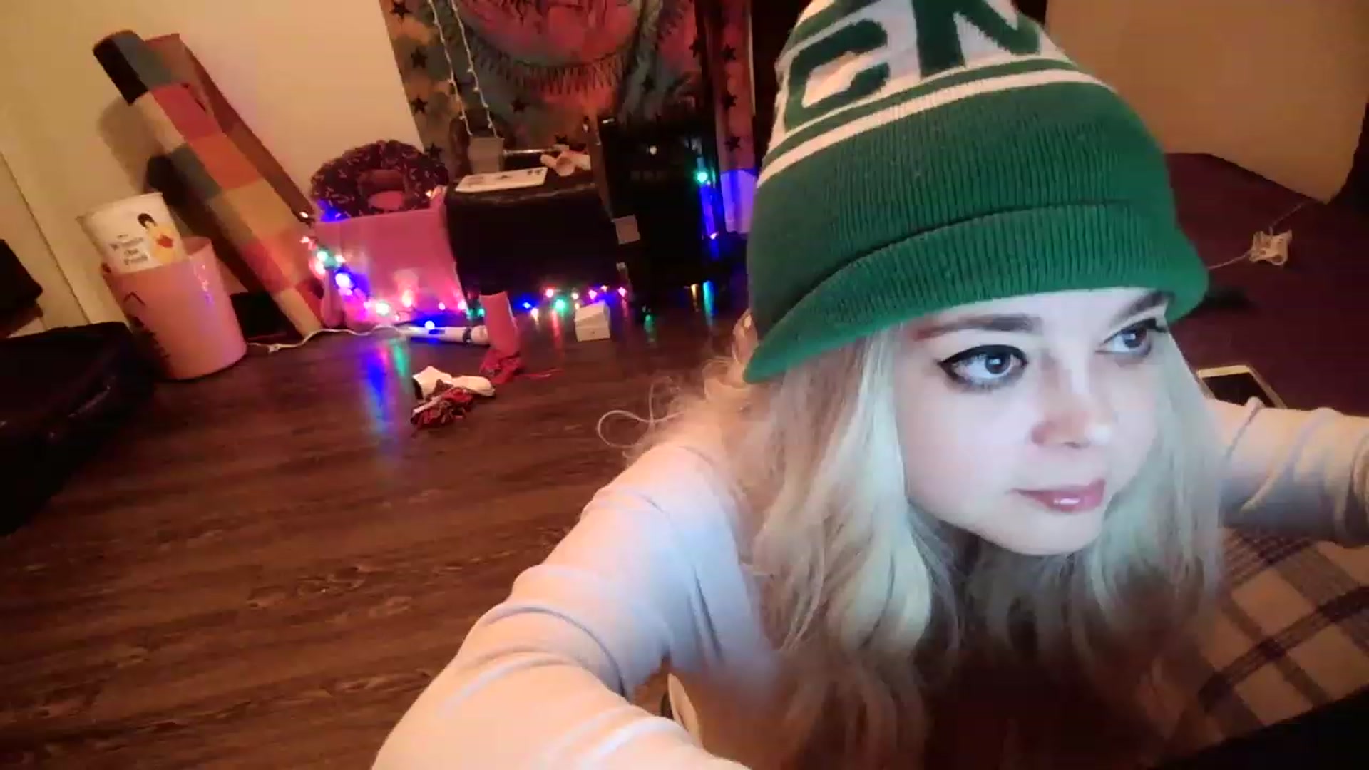 Gallery image thumbnail from ZoeBanx's myfreecams stream on, 01/17/2023, 13:05 image 12 of 20
