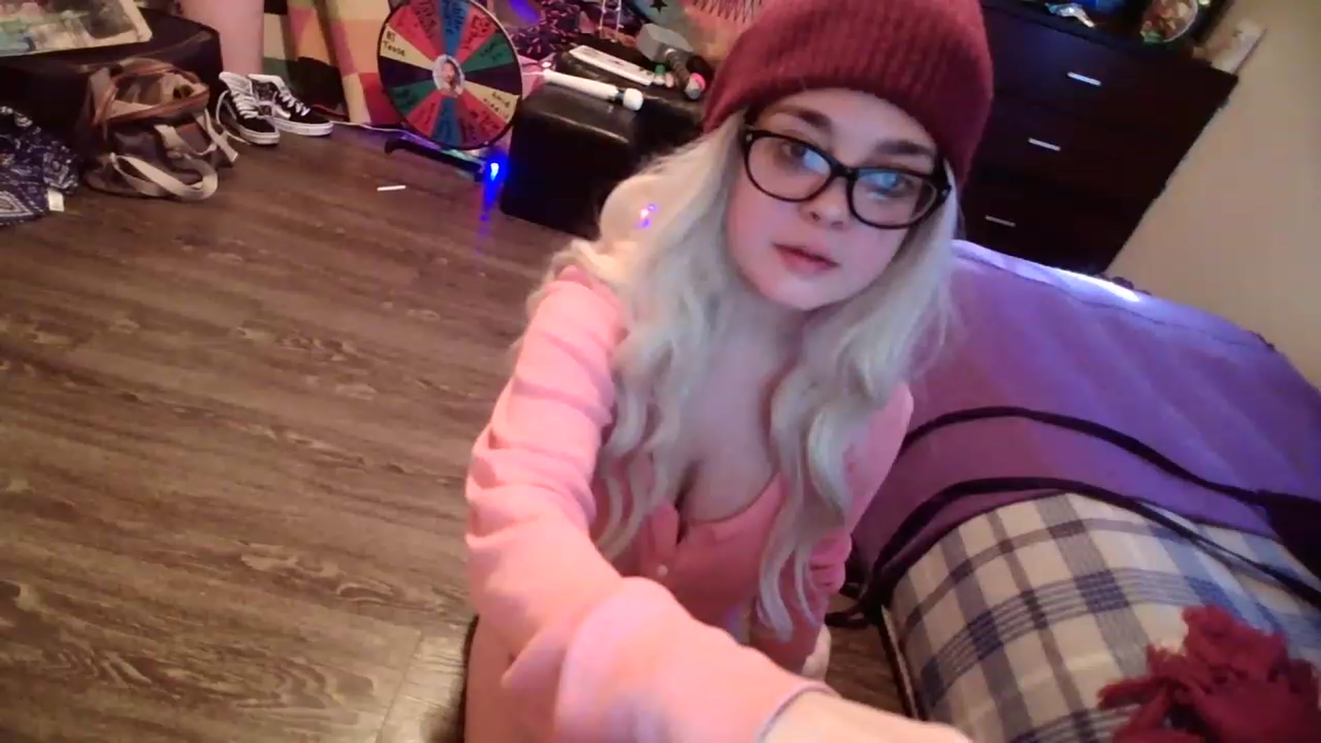 Gallery image thumbnail from ZoeBanx's myfreecams stream on, 02/10/2023, 16:36 image 9 of 20