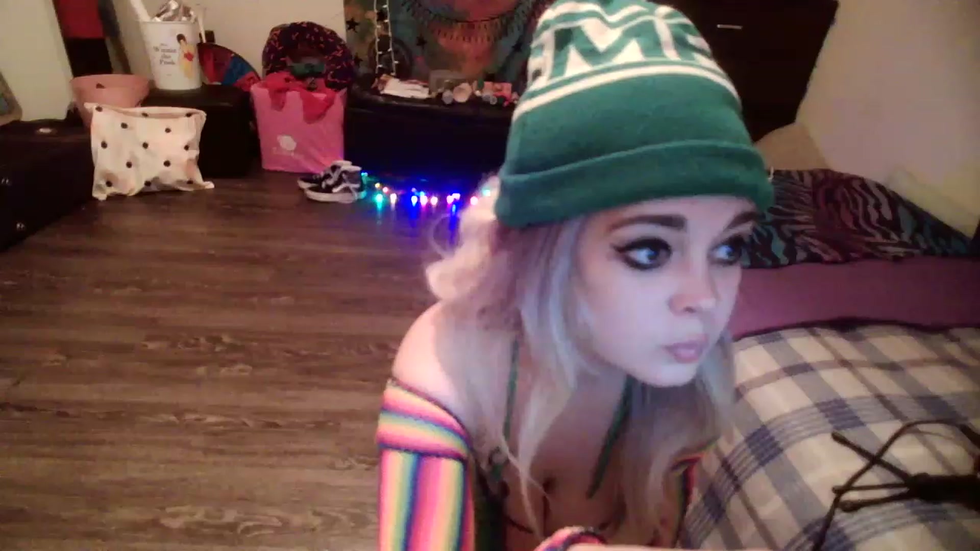Gallery image thumbnail from ZoeBanx's myfreecams stream on, 05/02/2023, 05:57 image 14 of 20
