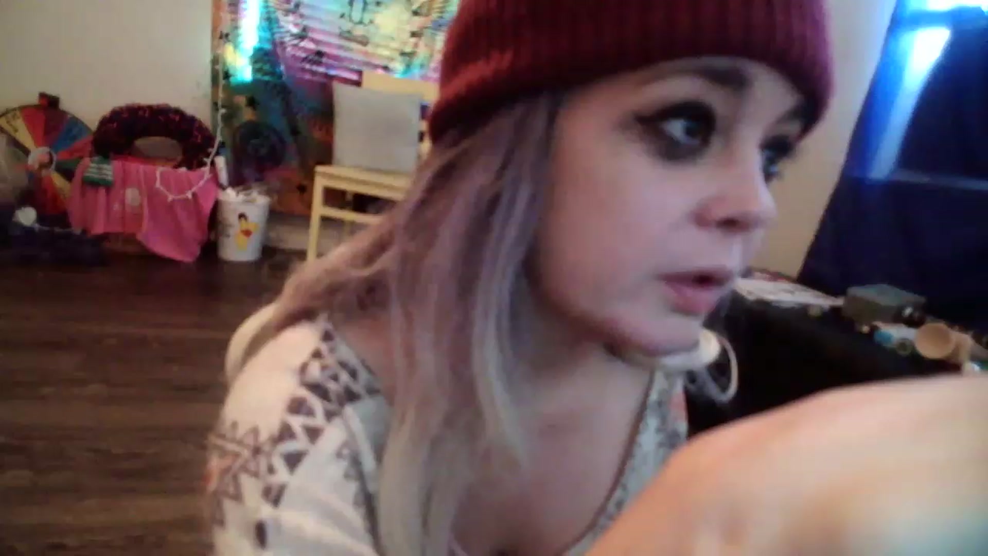 Gallery image thumbnail from ZoeBanx's myfreecams stream on, 05/17/2023, 14:49 image 14 of 20