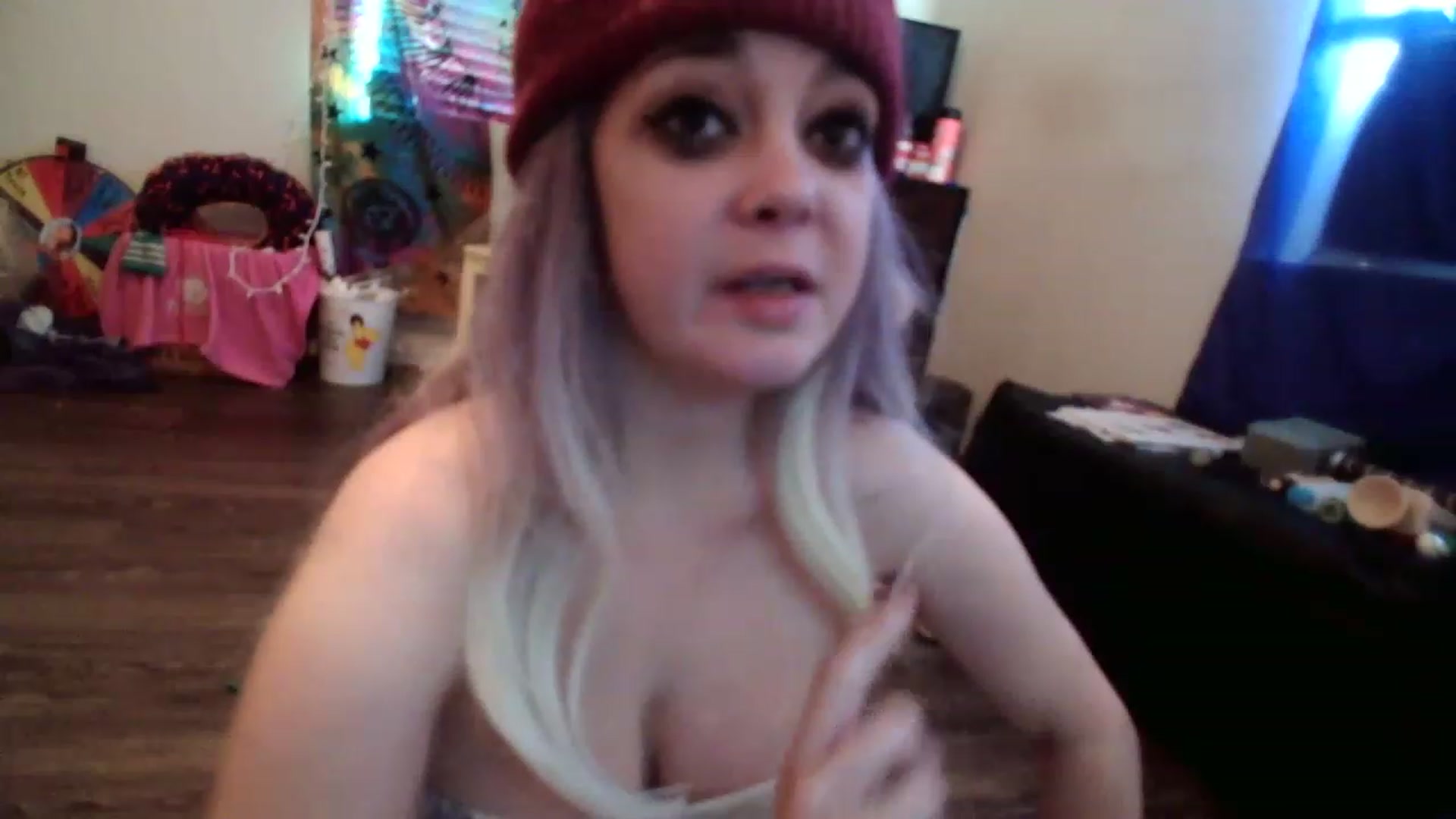 Gallery image thumbnail from ZoeBanx's myfreecams stream on, 05/17/2023, 14:49 image 18 of 20
