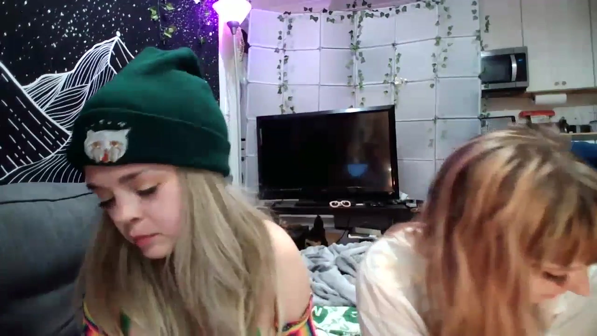 Gallery image thumbnail from ZoeBanx's myfreecams stream on, 06/30/2023, 05:42 image 10 of 20