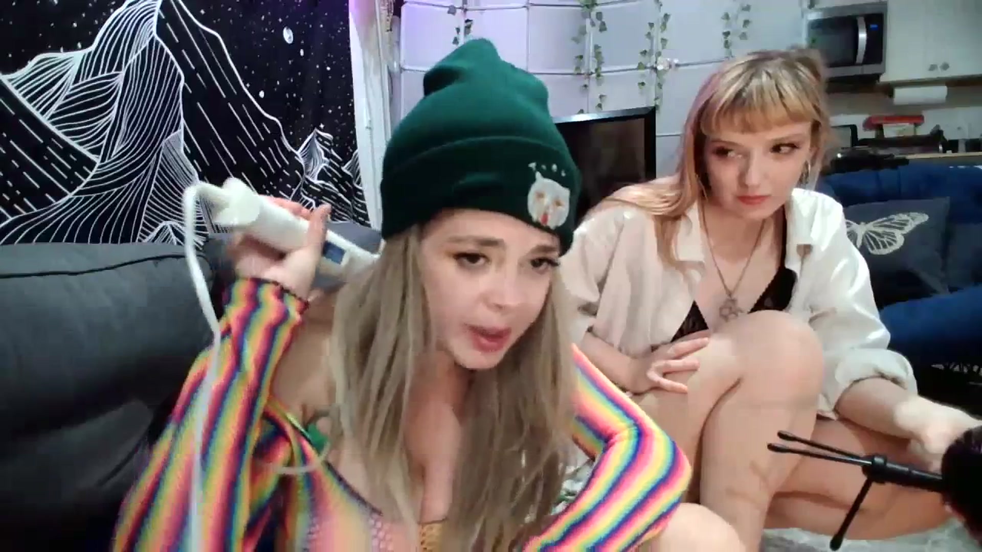 Gallery image thumbnail from ZoeBanx's myfreecams stream on, 06/30/2023, 05:42 image 14 of 20