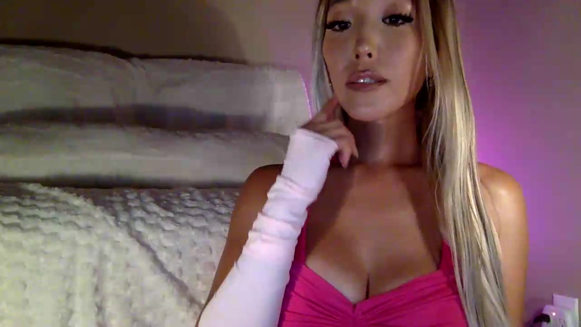 Gallery image thumbnail from ZoeKai's myfreecams stream on, 08/26/2026, 19:49 image 17 of 20