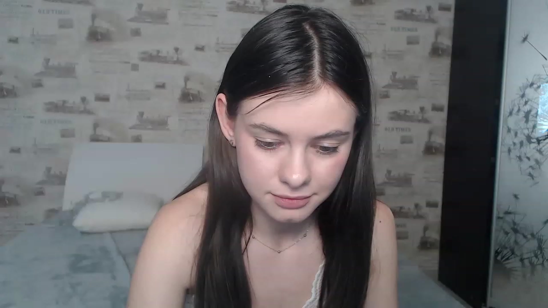Gallery image thumbnail from ZoeMI's myfreecams stream on, 03/16/2023, 10:36 image 10 of 20