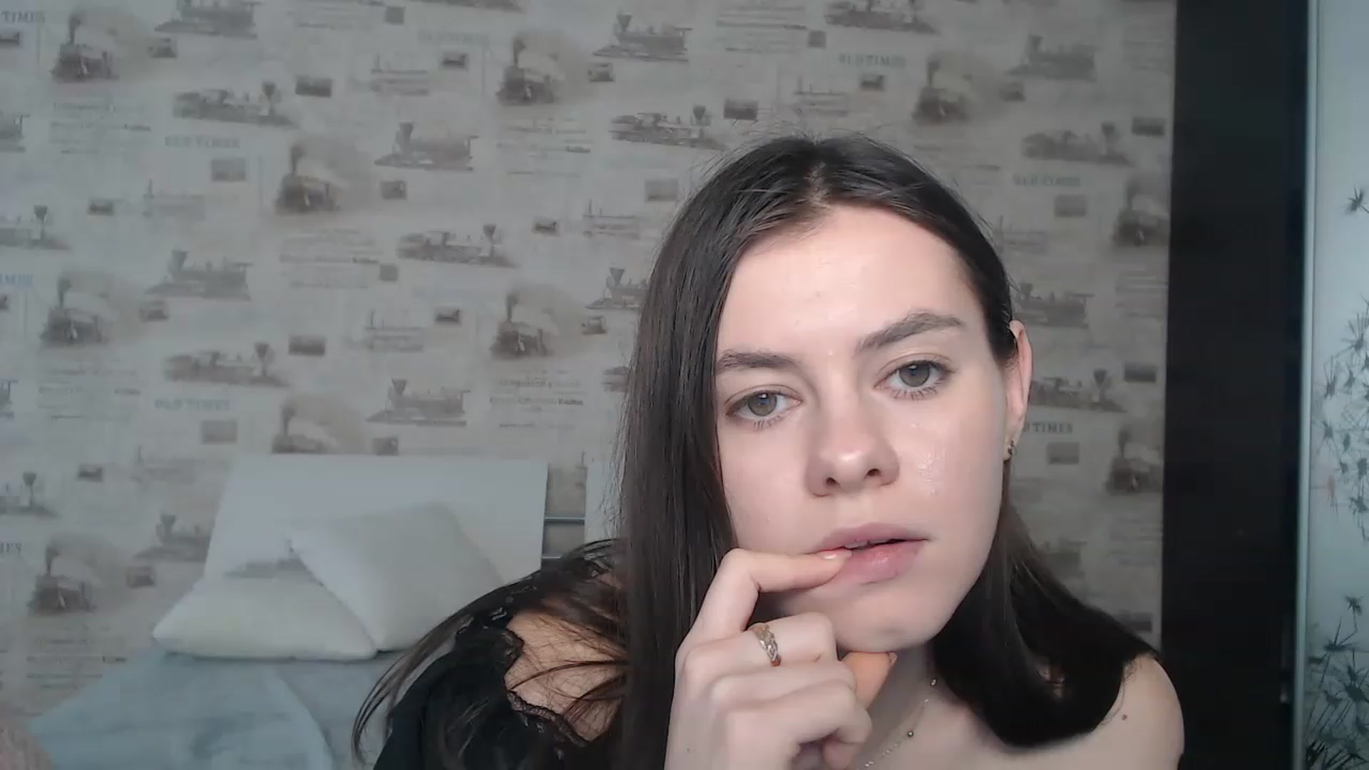 Gallery image thumbnail from ZoeMI's myfreecams stream on, 03/20/2023, 15:03 image 3 of 20