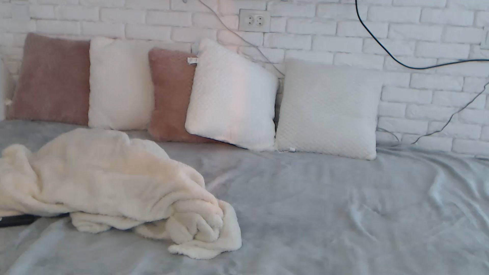 Gallery image thumbnail from ZoeMI's myfreecams stream on, 04/17/2023, 11:18 image 18 of 20