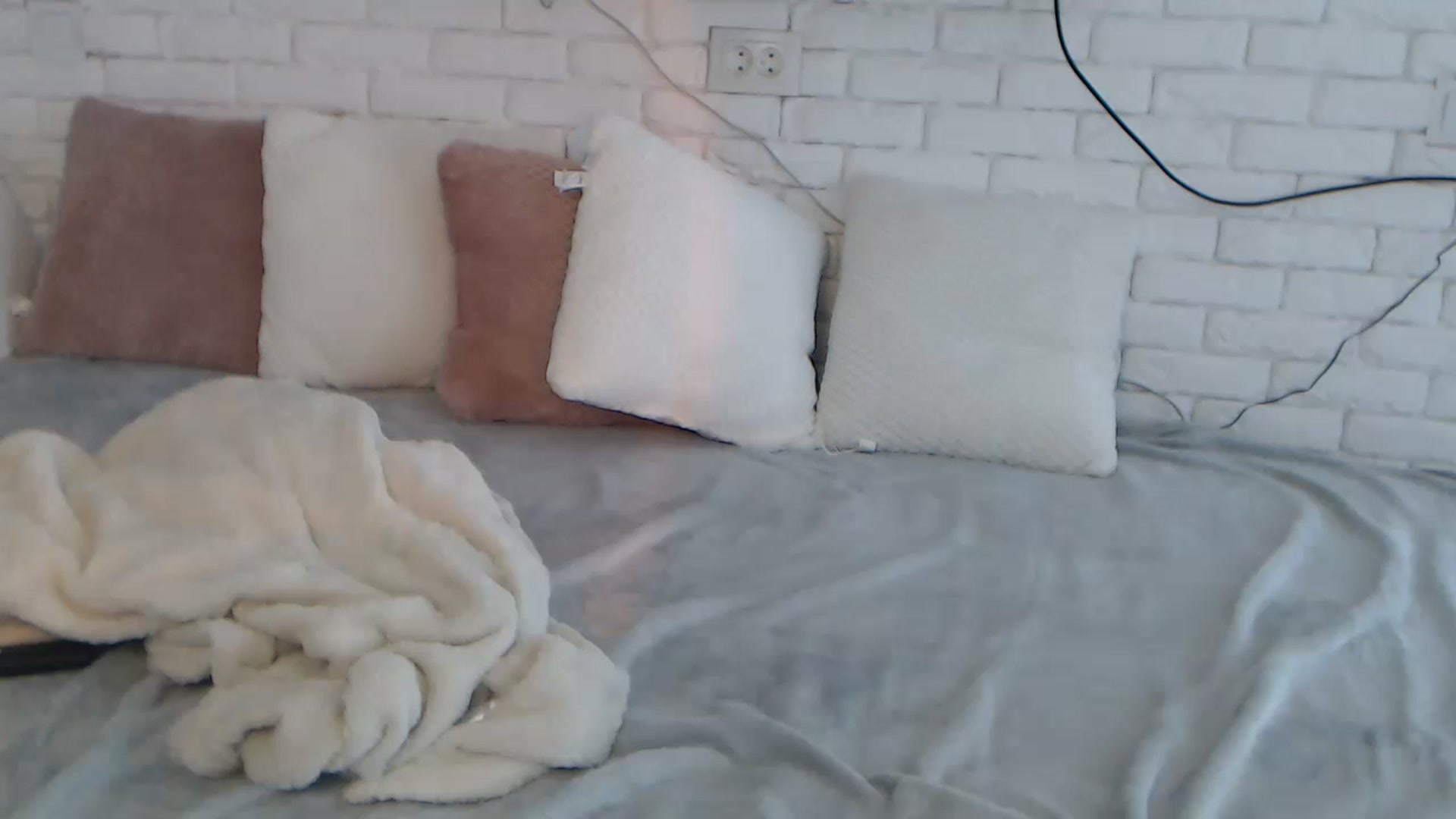 Gallery image thumbnail from ZoeMI's myfreecams stream on, 04/17/2023, 11:18 image 16 of 20