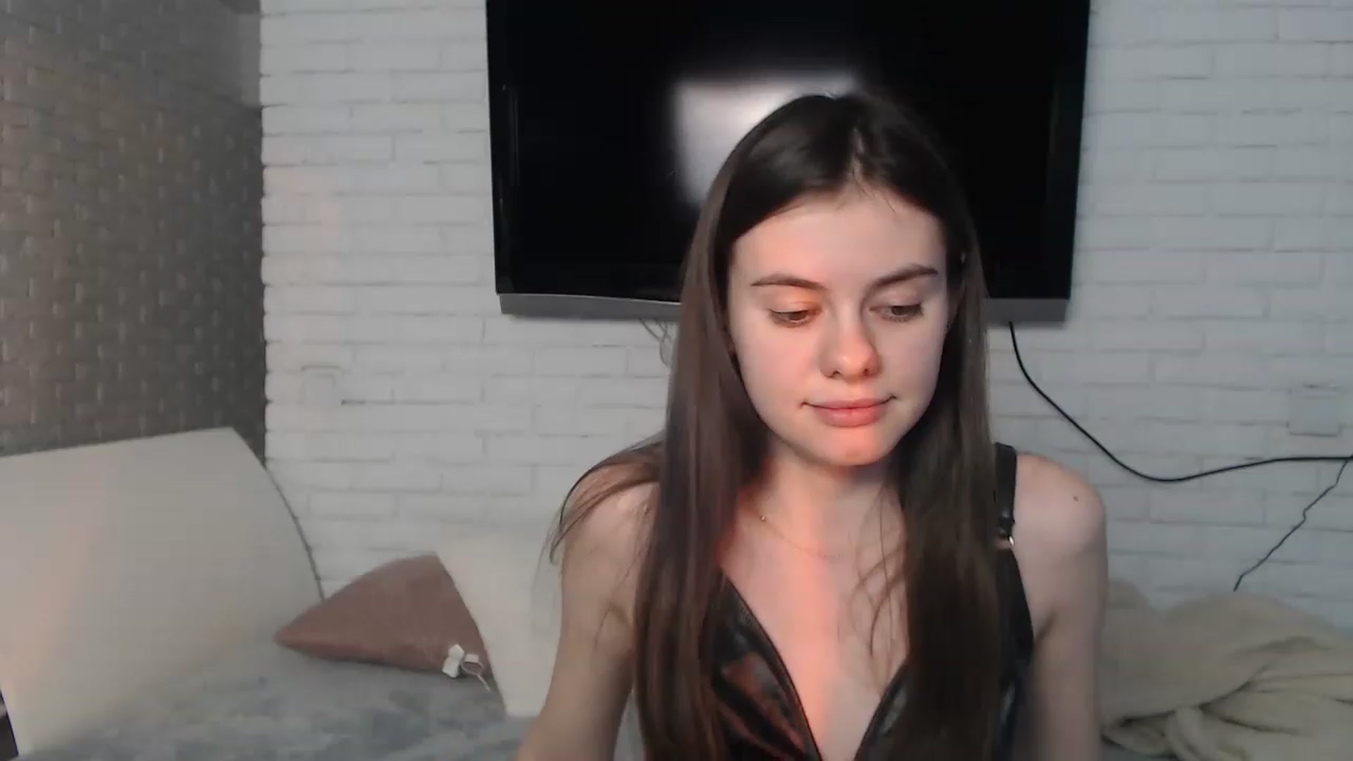 Gallery image thumbnail from ZoeMI's myfreecams stream on, 05/01/2023, 10:03 image 20 of 20
